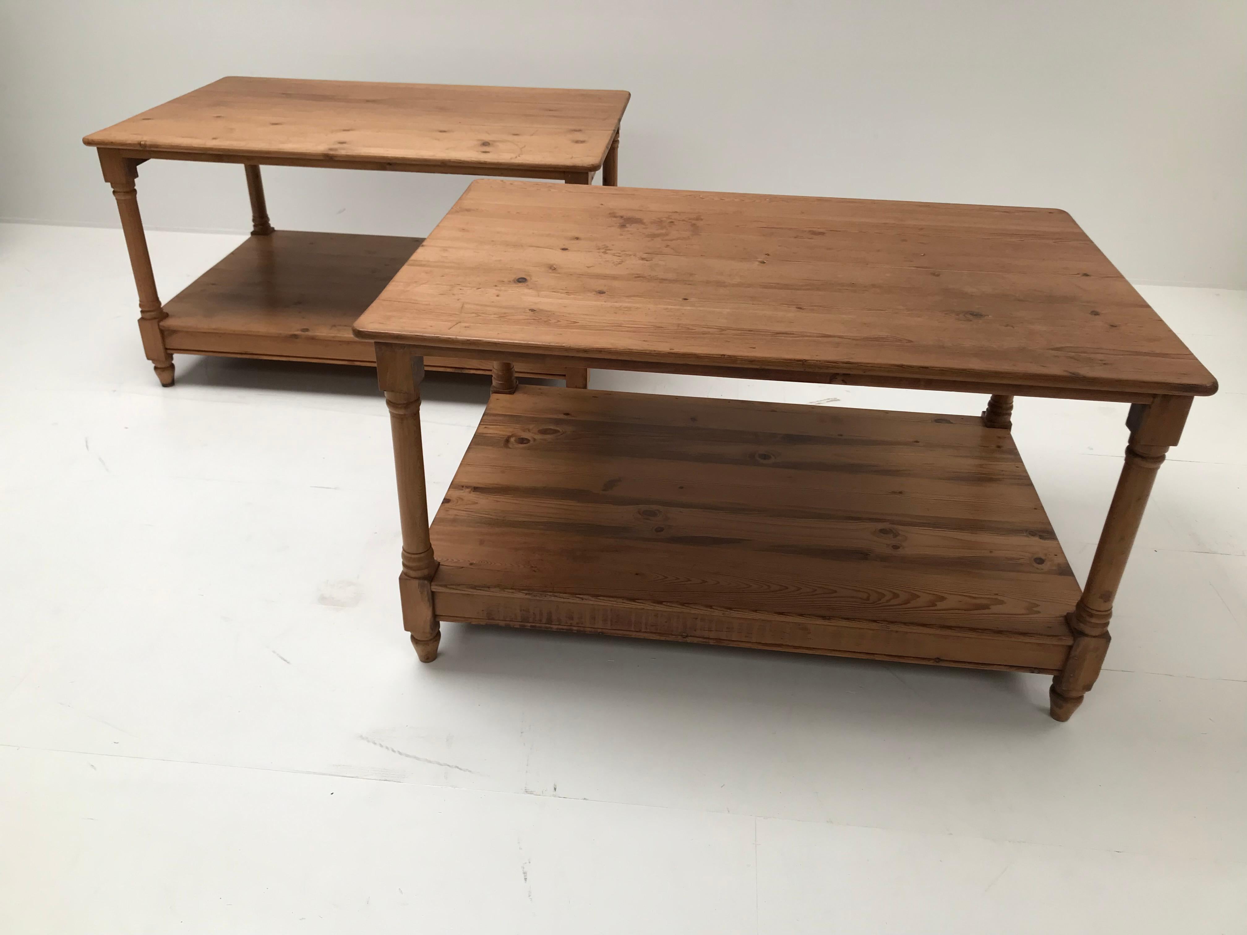 Pine Exceptional Pair of Small Drapiers Tables For Sale