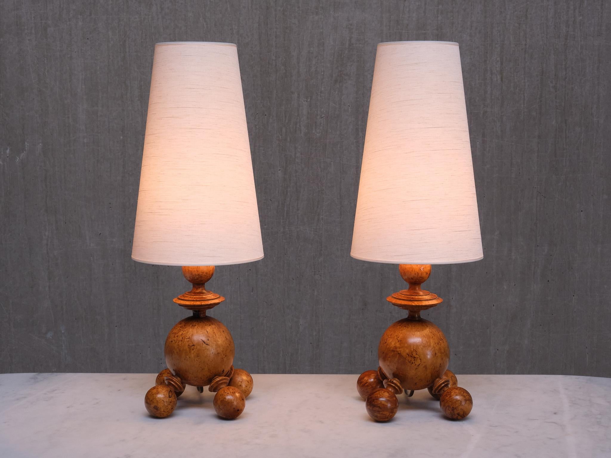 Exceptional Pair of Swedish Modern Table Lamps in Turned Masur Birch, 1930s 9
