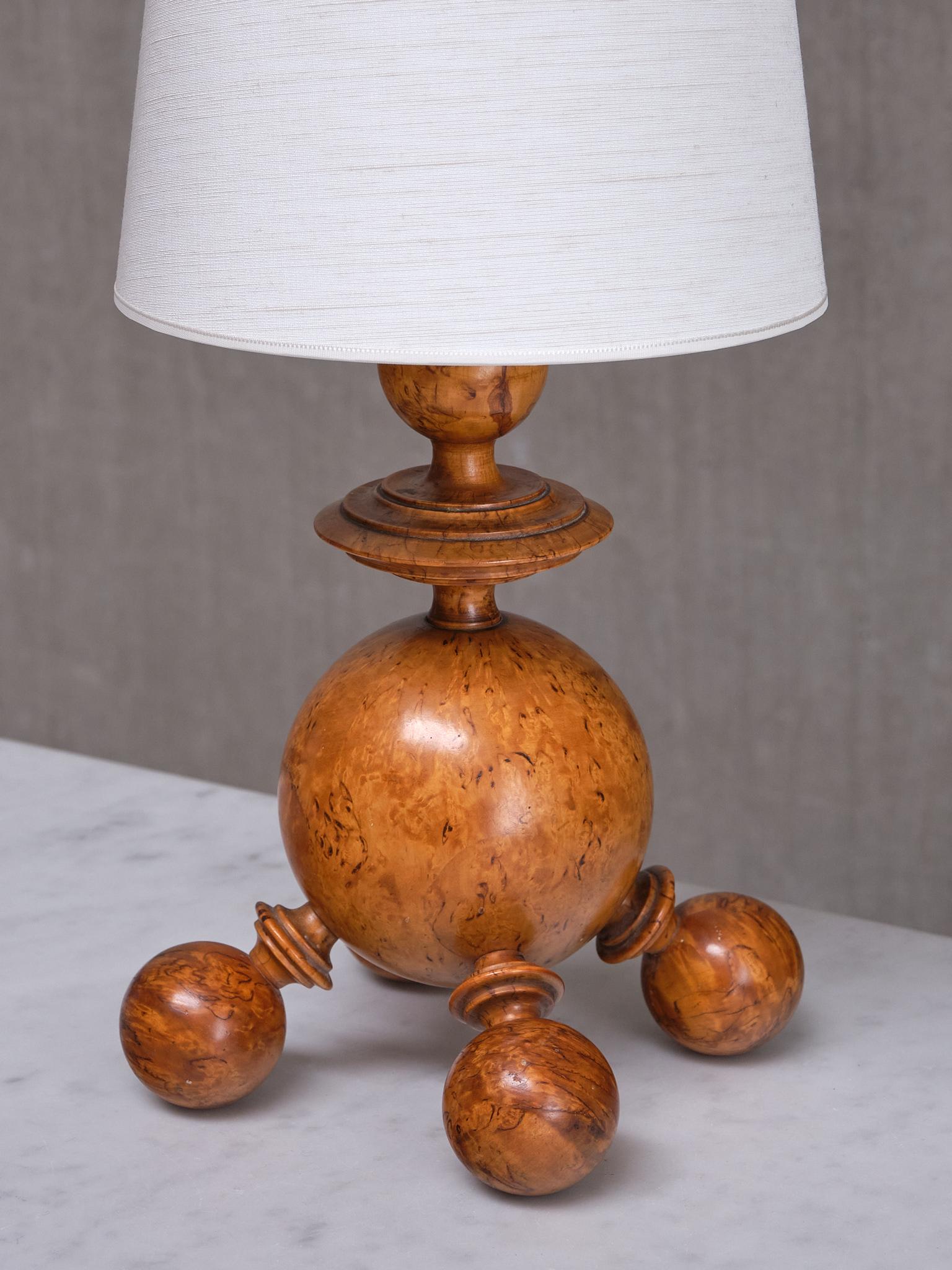 Exceptional Pair of Swedish Modern Table Lamps in Turned Masur Birch, 1930s In Good Condition In The Hague, NL