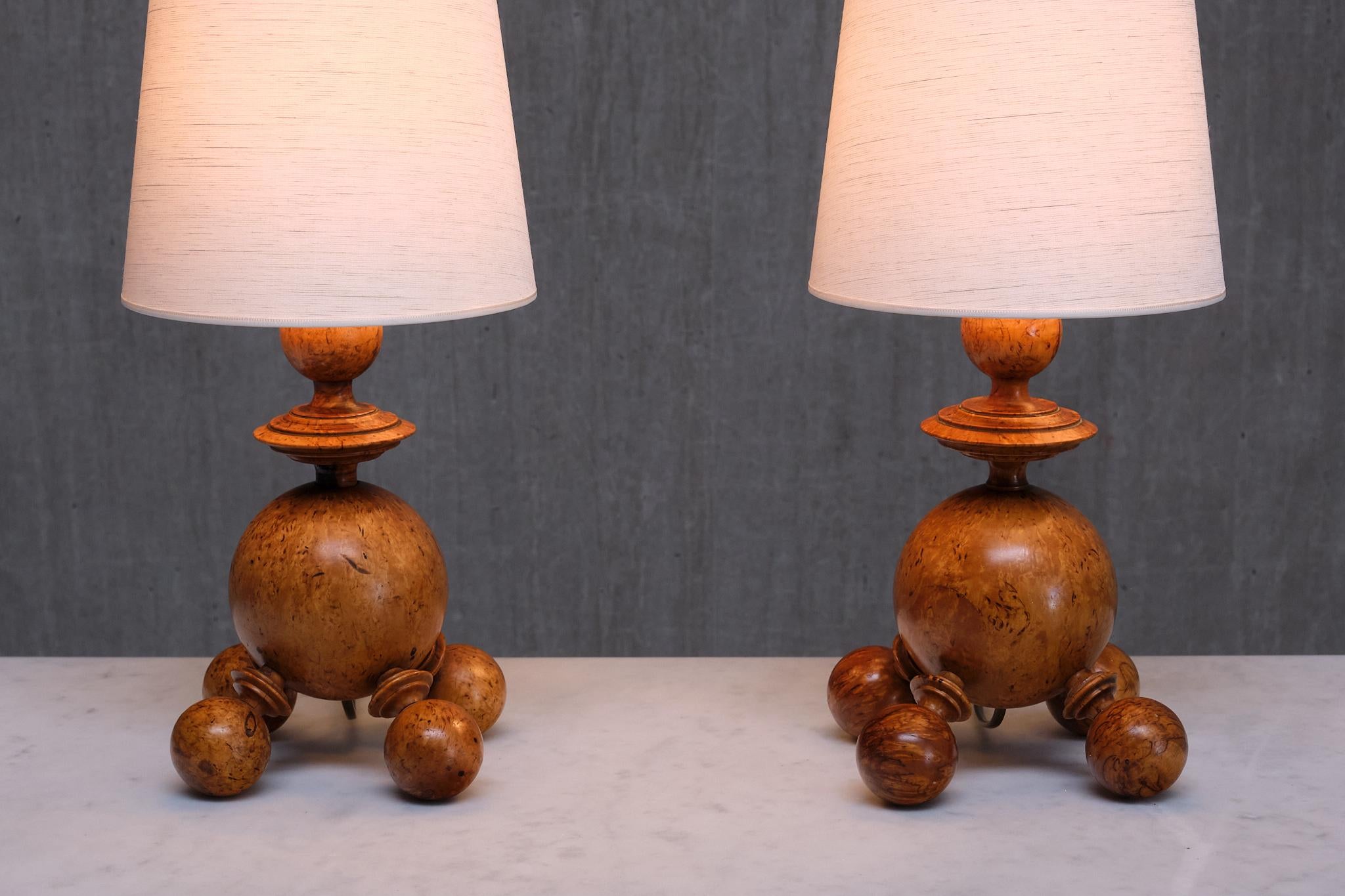 Exceptional Pair of Swedish Modern Table Lamps in Turned Masur Birch, 1930s 2