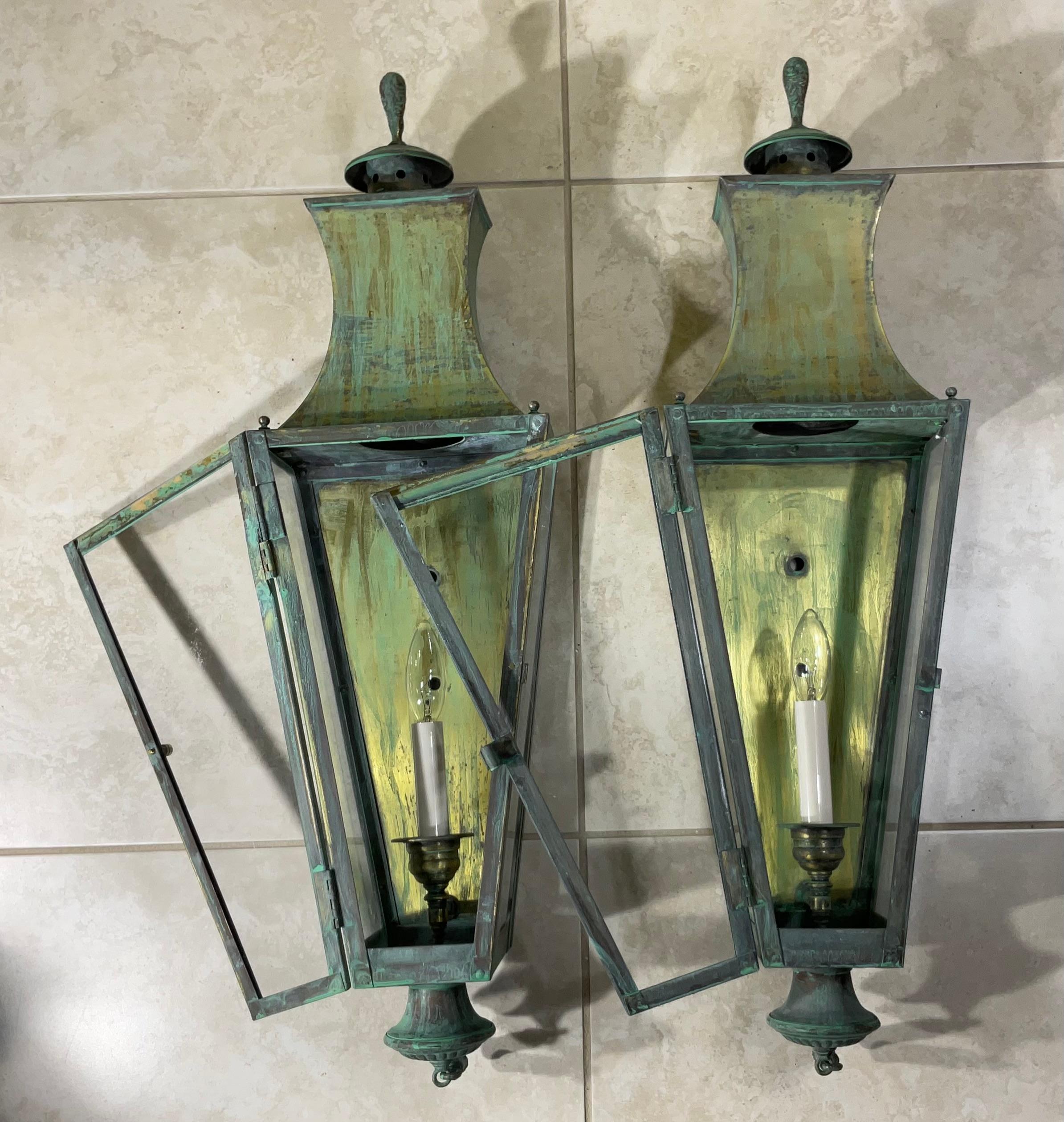Exceptional Pair of Vintage Solid Brass Wall Lanterns - Patinated Verdigris For Sale 7