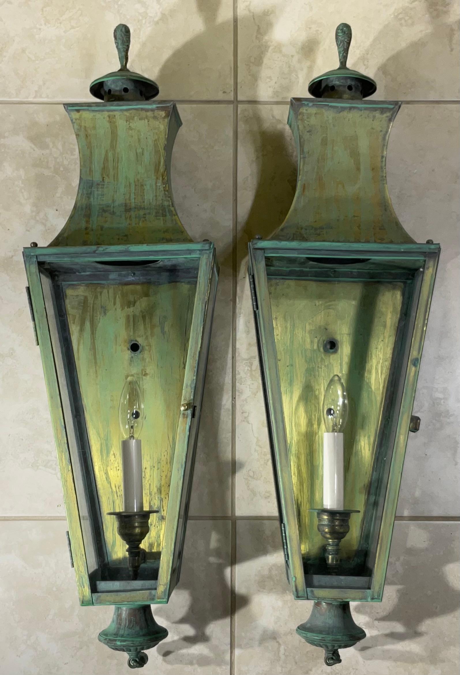 Exceptional Pair of Vintage Solid Brass Wall Lanterns - Patinated Verdigris For Sale 8