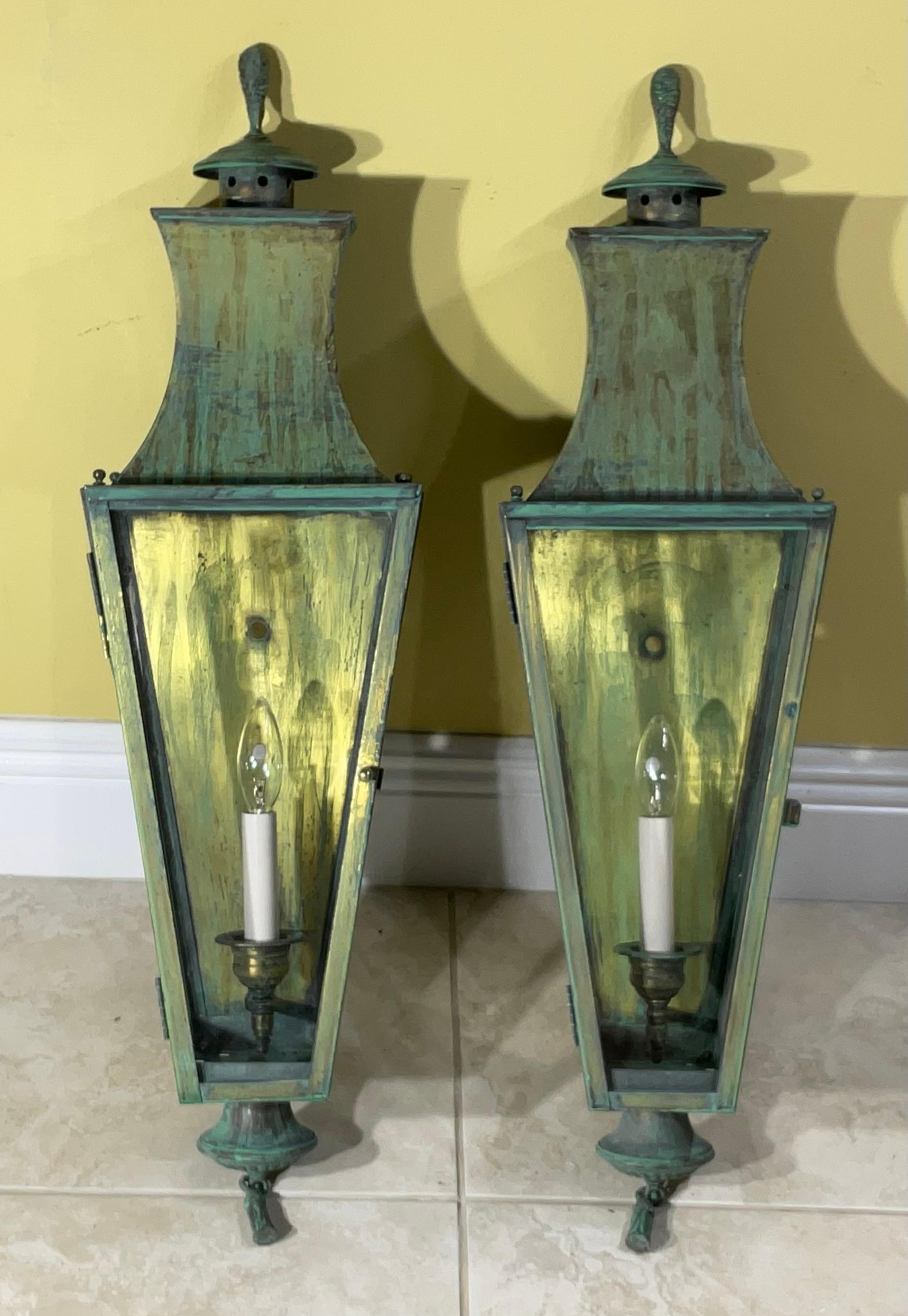 Exceptional Pair of Vintage Solid Brass Wall Lanterns - Patinated Verdigris For Sale 11