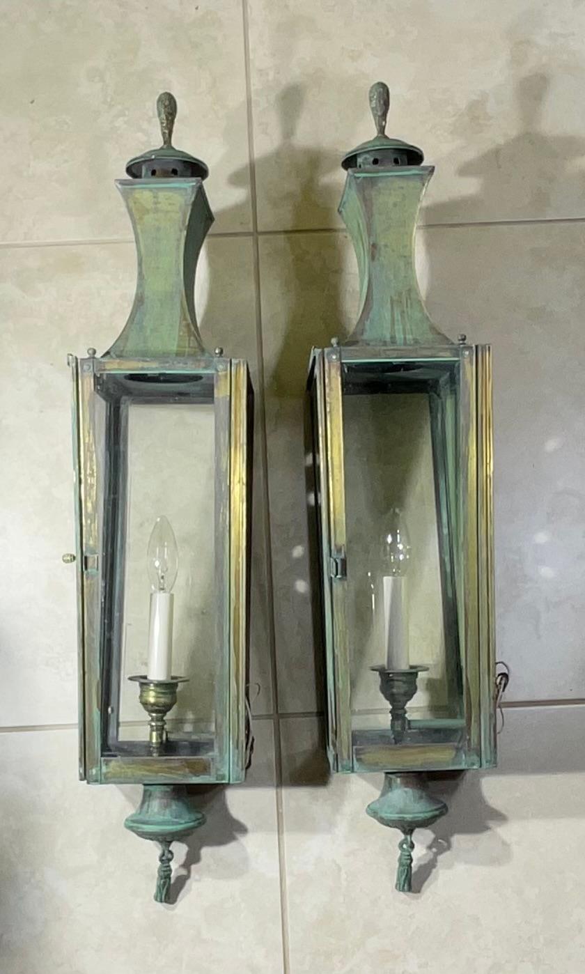 20th Century Exceptional Pair of Vintage Solid Brass Wall Lanterns - Patinated Verdigris For Sale