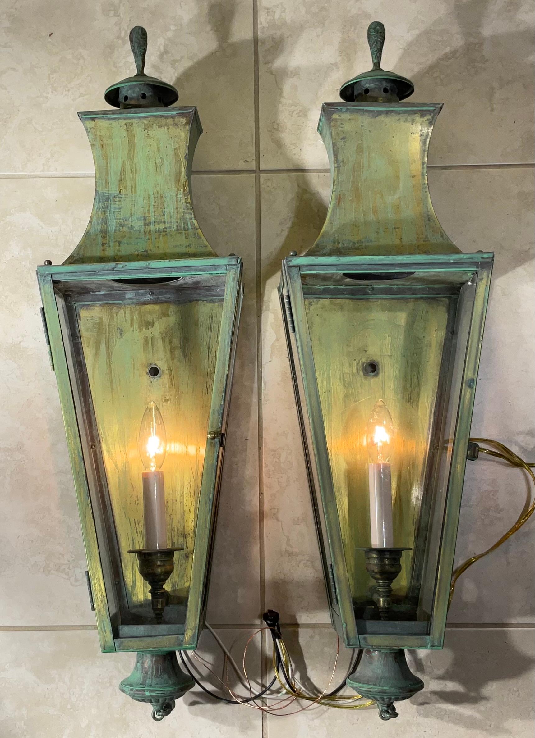 Exceptional Pair of Vintage Solid Brass Wall Lanterns - Patinated Verdigris For Sale 1