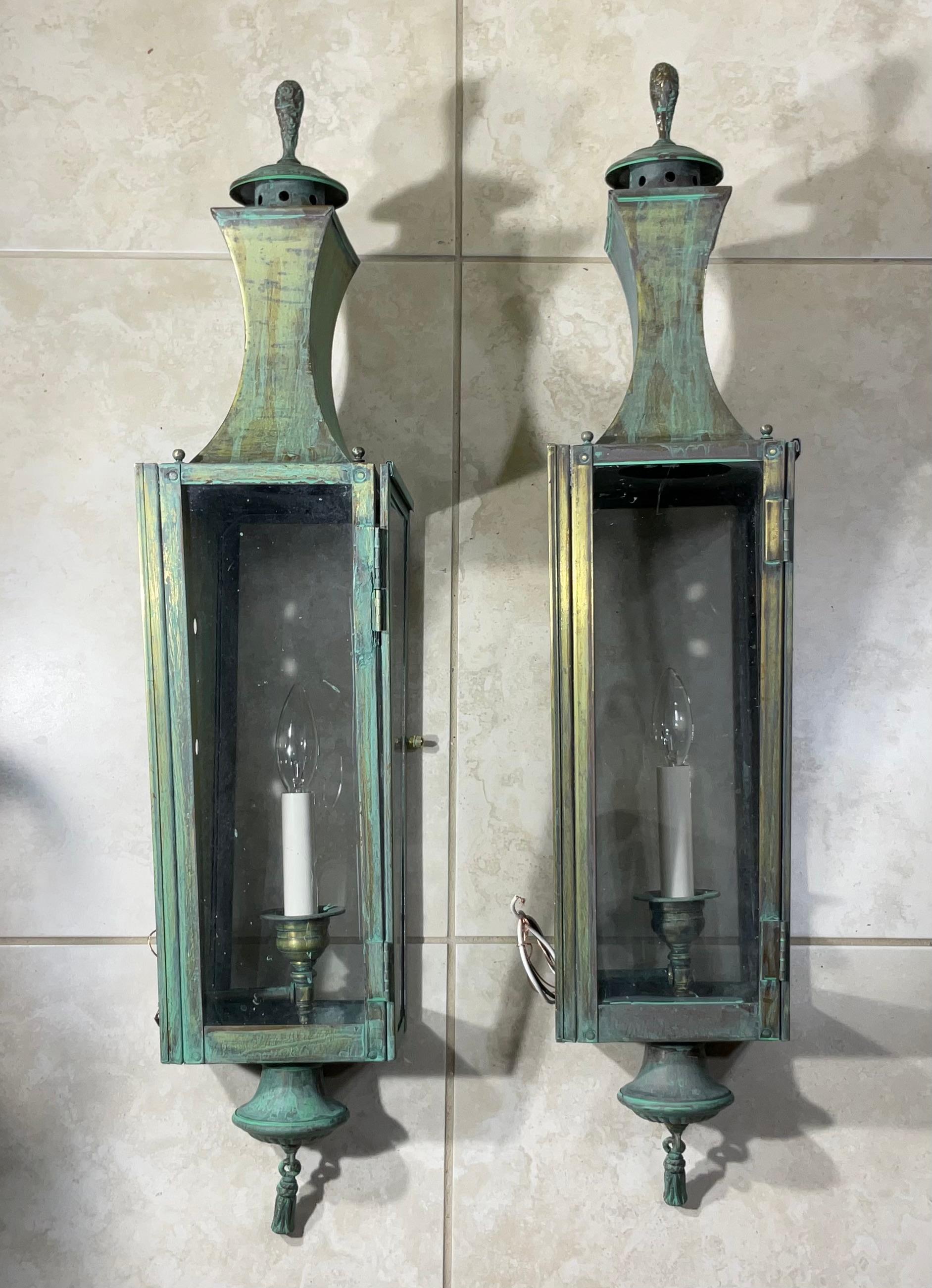 Exceptional Pair of Vintage Solid Brass Wall Lanterns - Patinated Verdigris For Sale 3