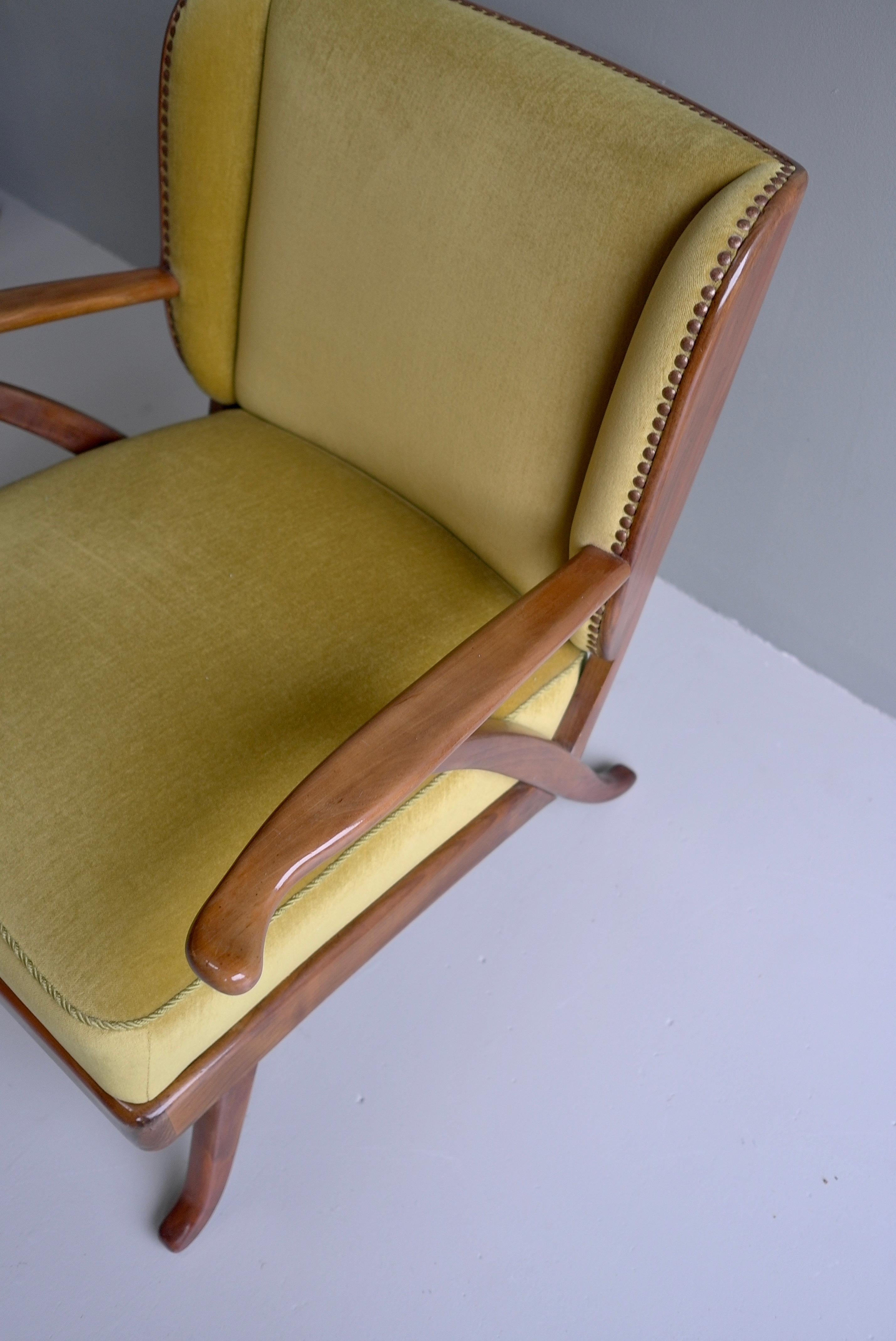 Exceptional Pair of Wingback Lounge Chairs, Walnut and Ocher Mohair, Italy 1950s 3