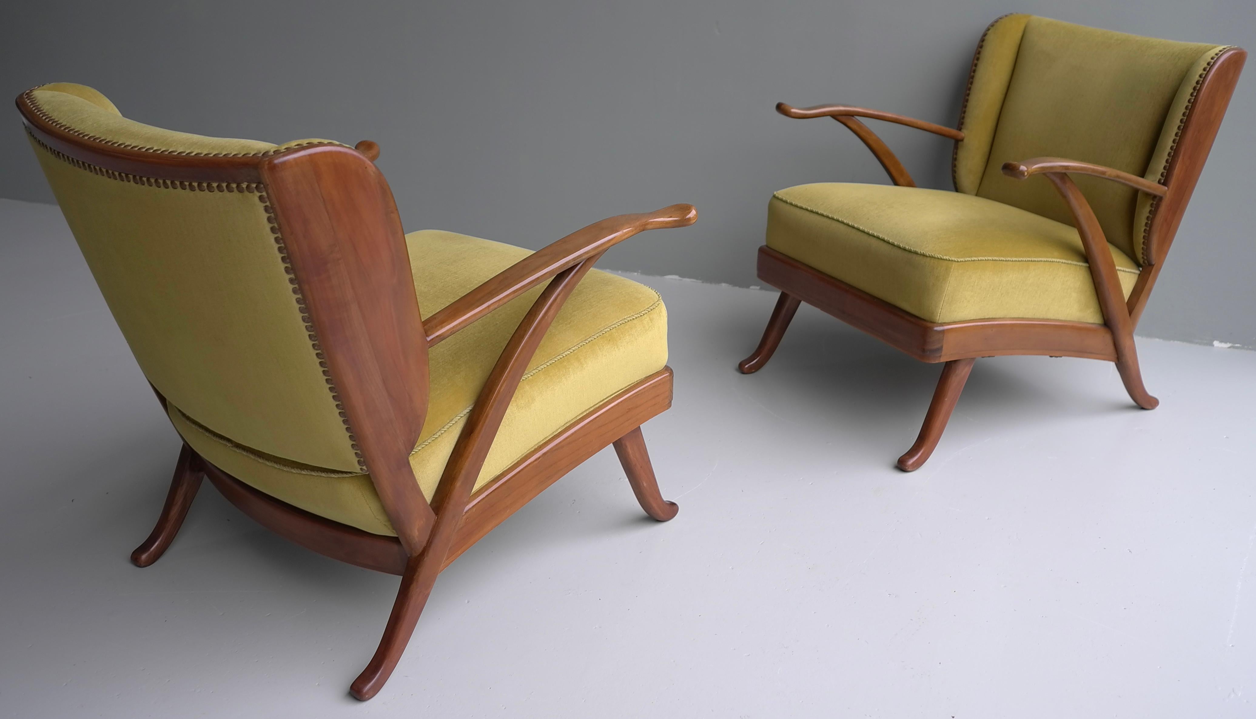 Exceptional Pair of Wingback Lounge Chairs, Walnut and Ocher Mohair, Italy 1950s 2