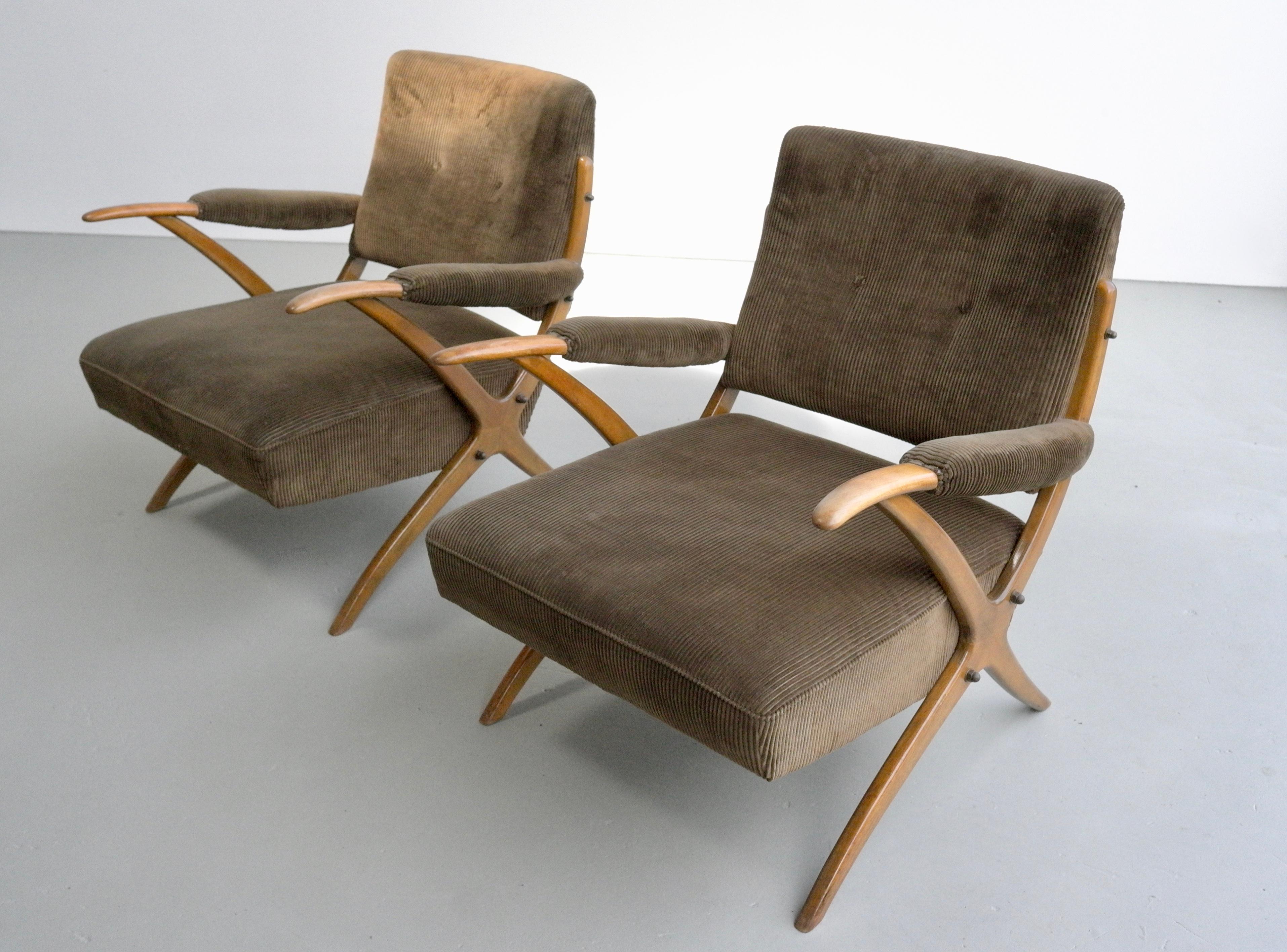 Exceptional Pair of Wooden Curved Cross-Frame Lounge Chairs, Italy, 1950s 4