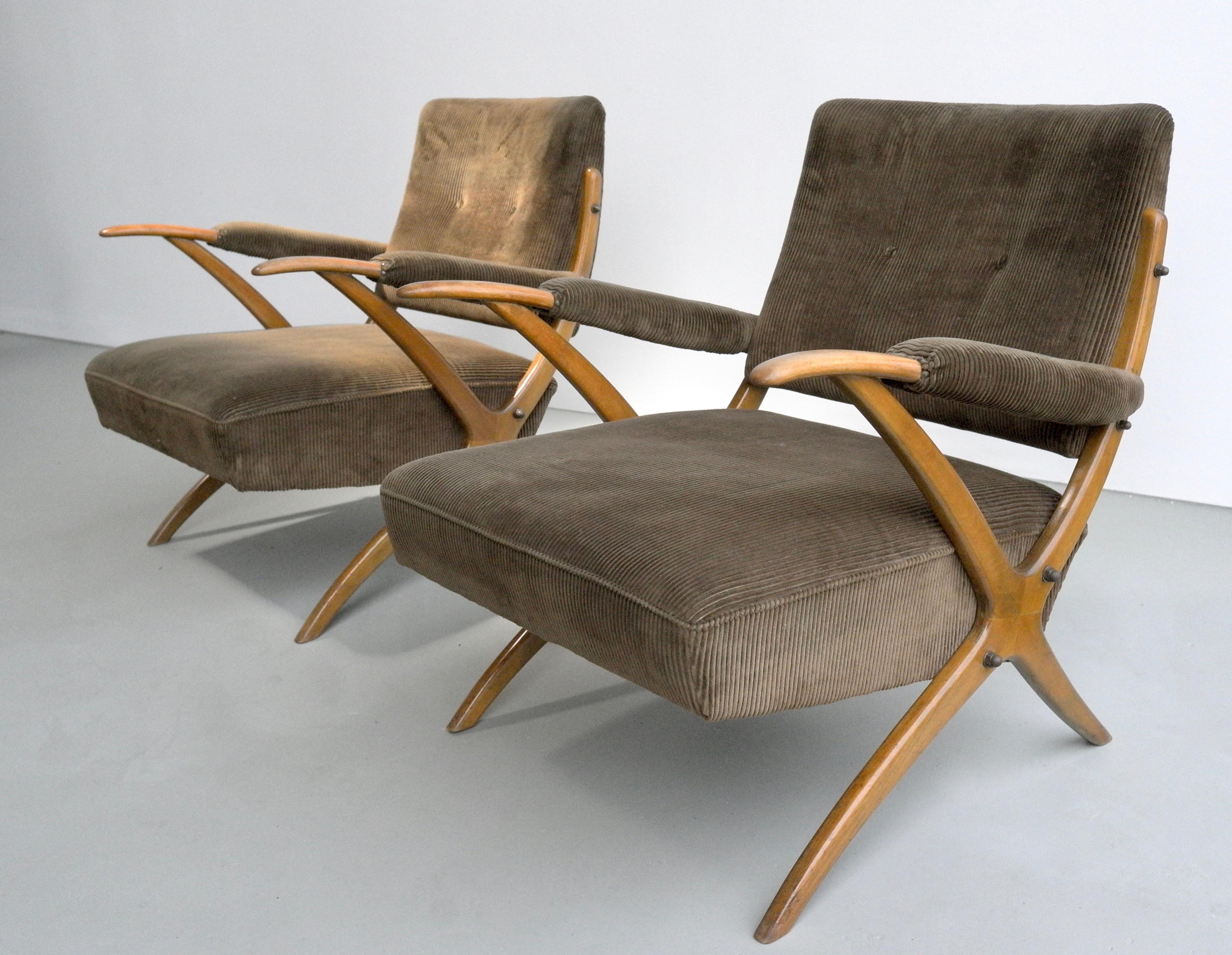 Italian Exceptional Pair of Wooden Curved Cross-Frame Lounge Chairs, Italy, 1950s