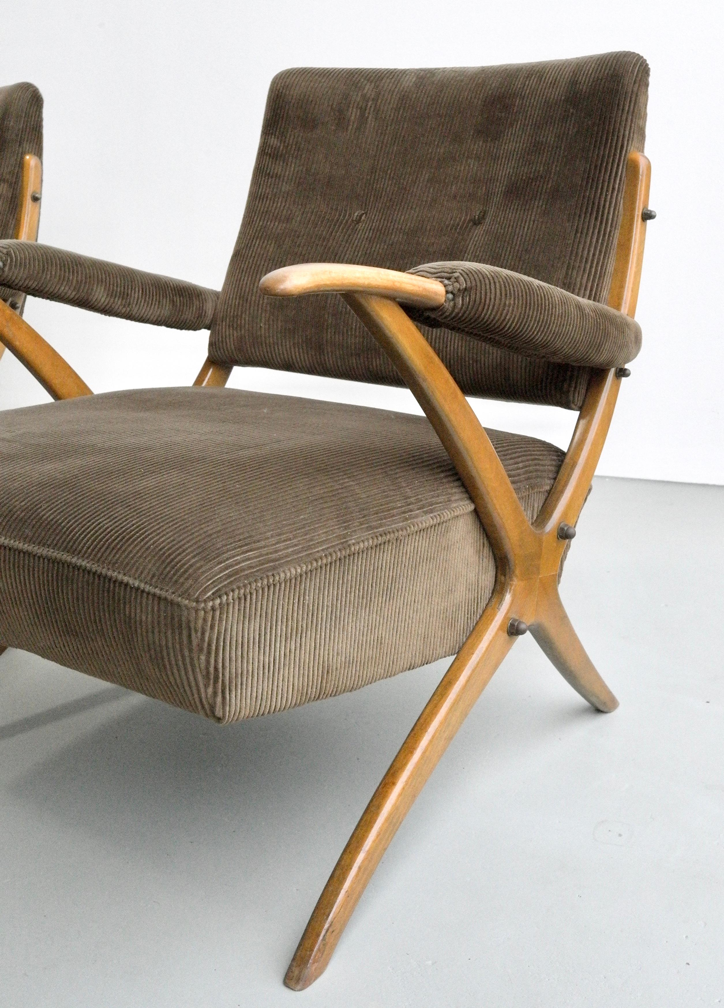 Exceptional Pair of Wooden Curved Cross-Frame Lounge Chairs, Italy, 1950s In Good Condition In Den Haag, NL