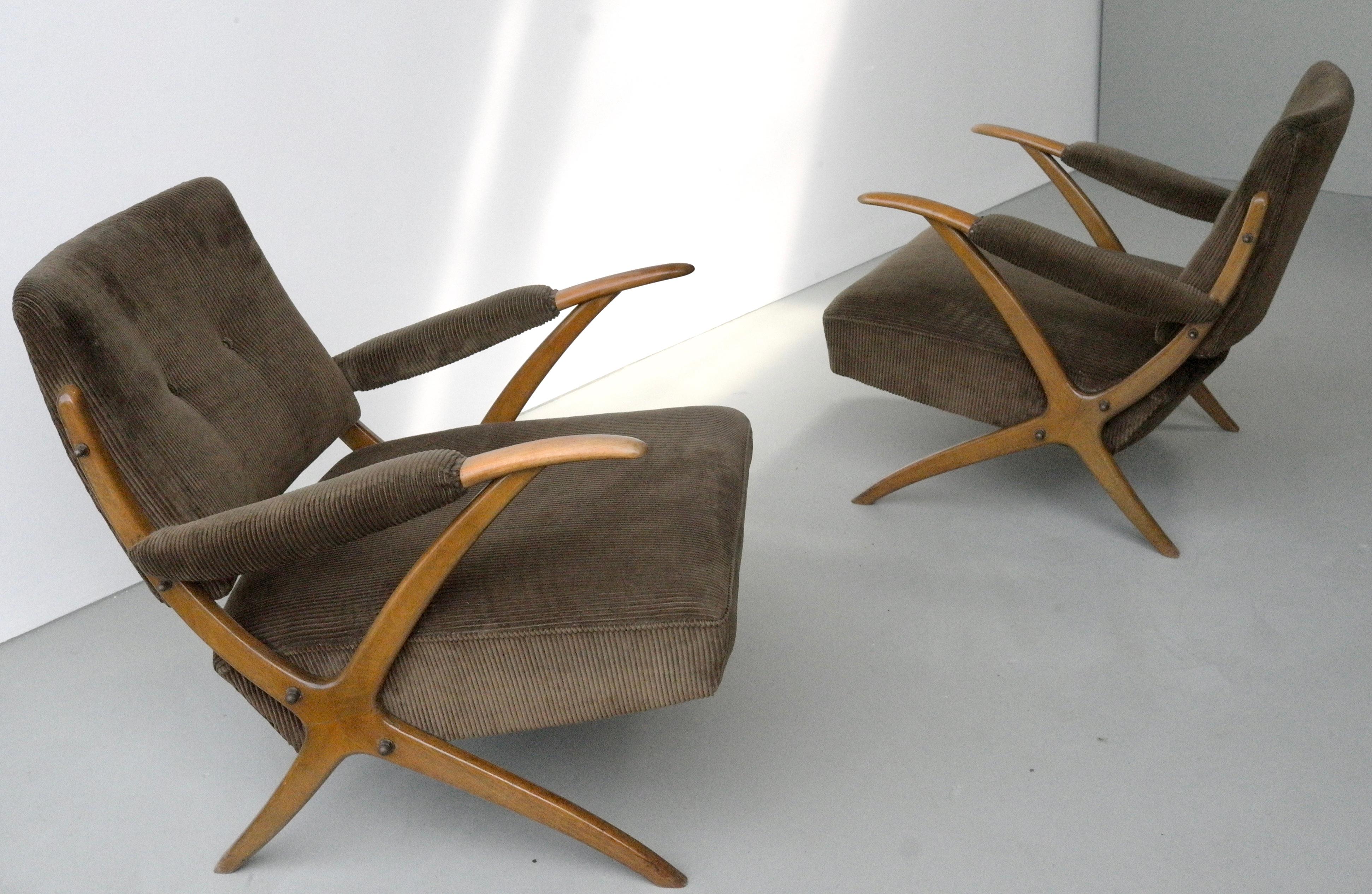 Exceptional Pair of Wooden Curved Cross-Frame Lounge Chairs, Italy, 1950s 1