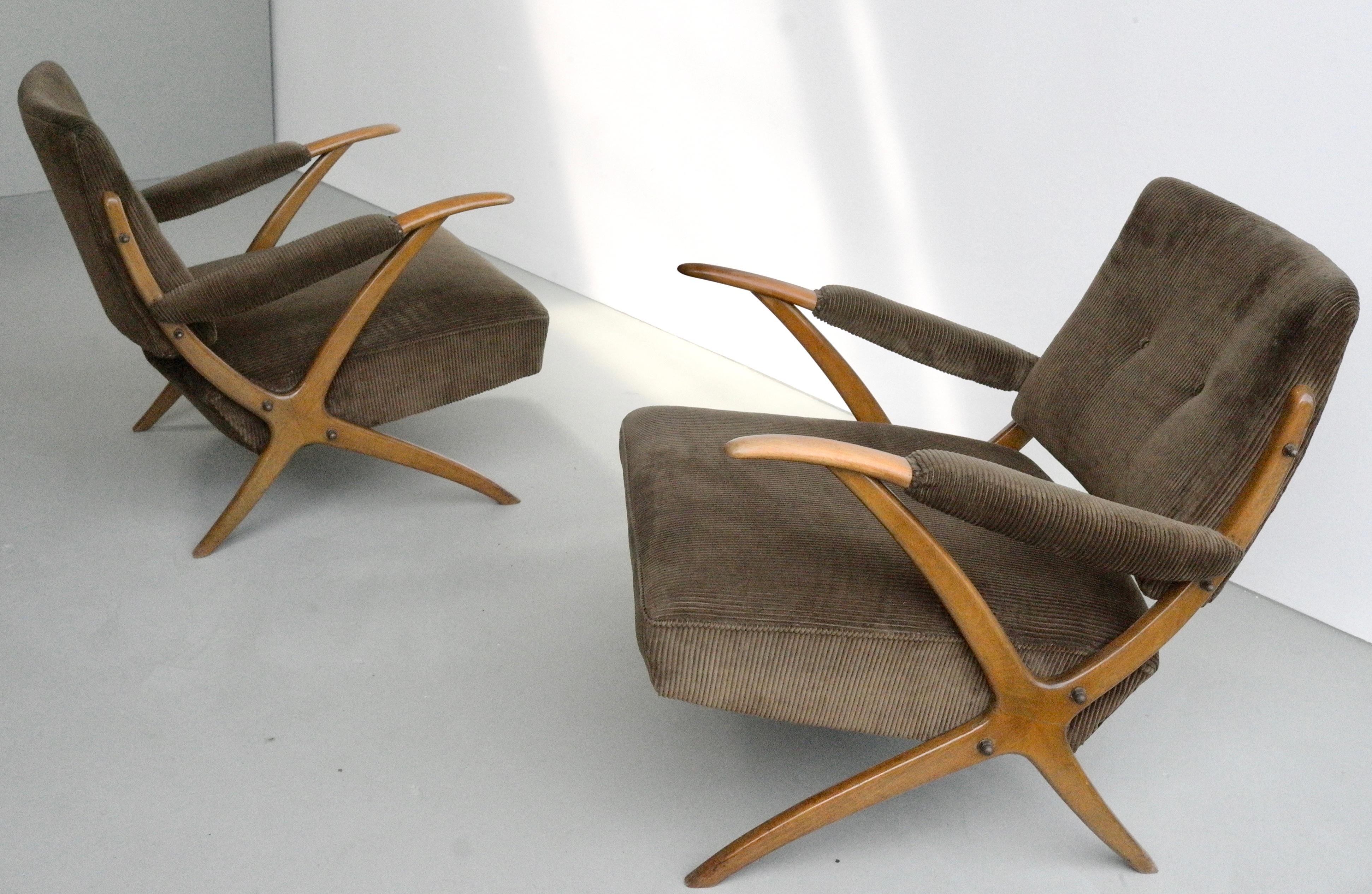 Exceptional Pair of Wooden Curved Cross-Frame Lounge Chairs, Italy, 1950s 2