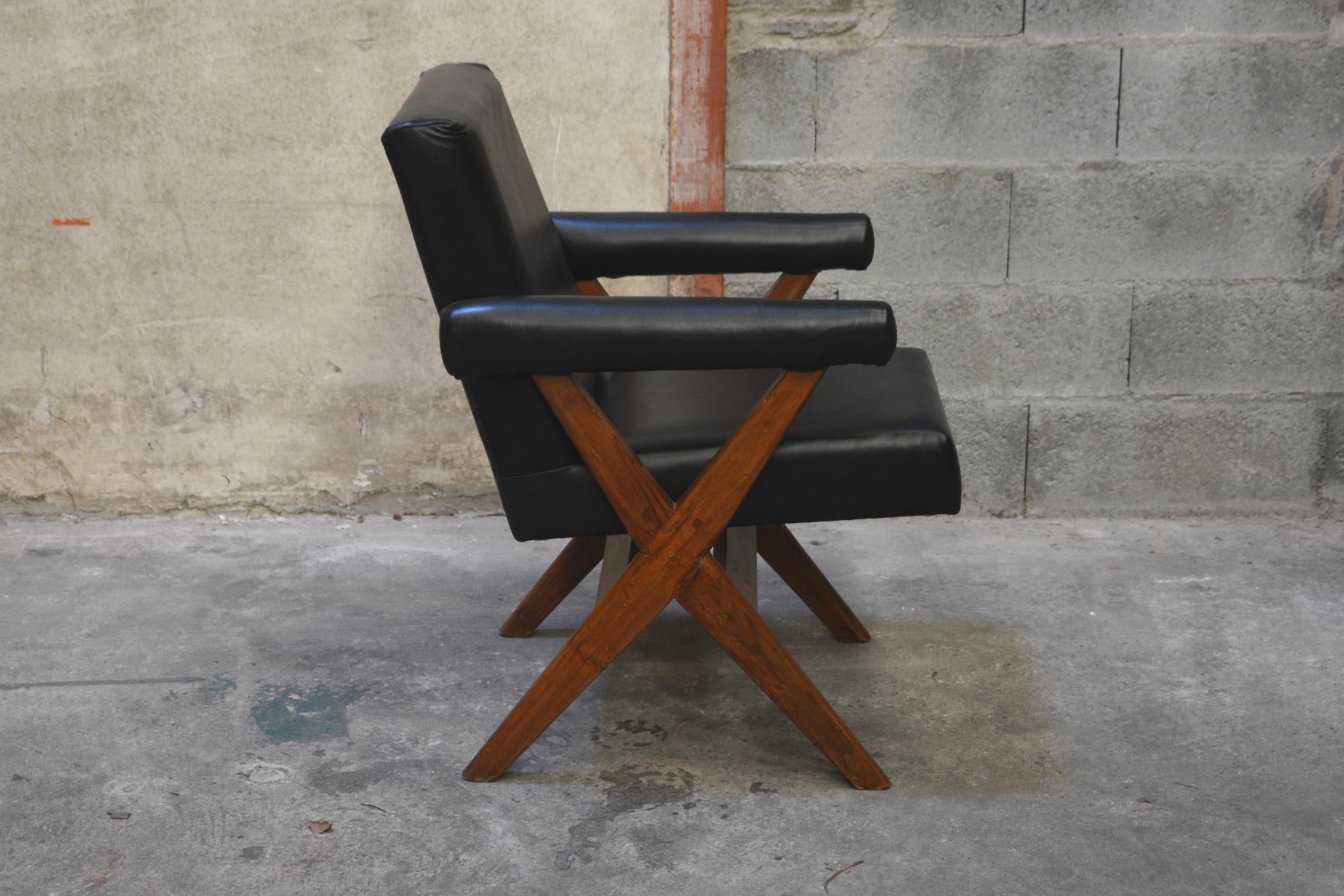 Exceptional pair of X-Leg Armchairs by Pierre Jeanneret im Angebot 1