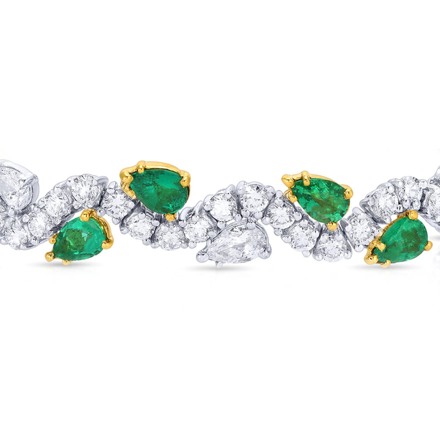 Contemporain Bracelet exceptionnel d'émeraudes et de diamants de taille poire 17 carats en or 18K en vente