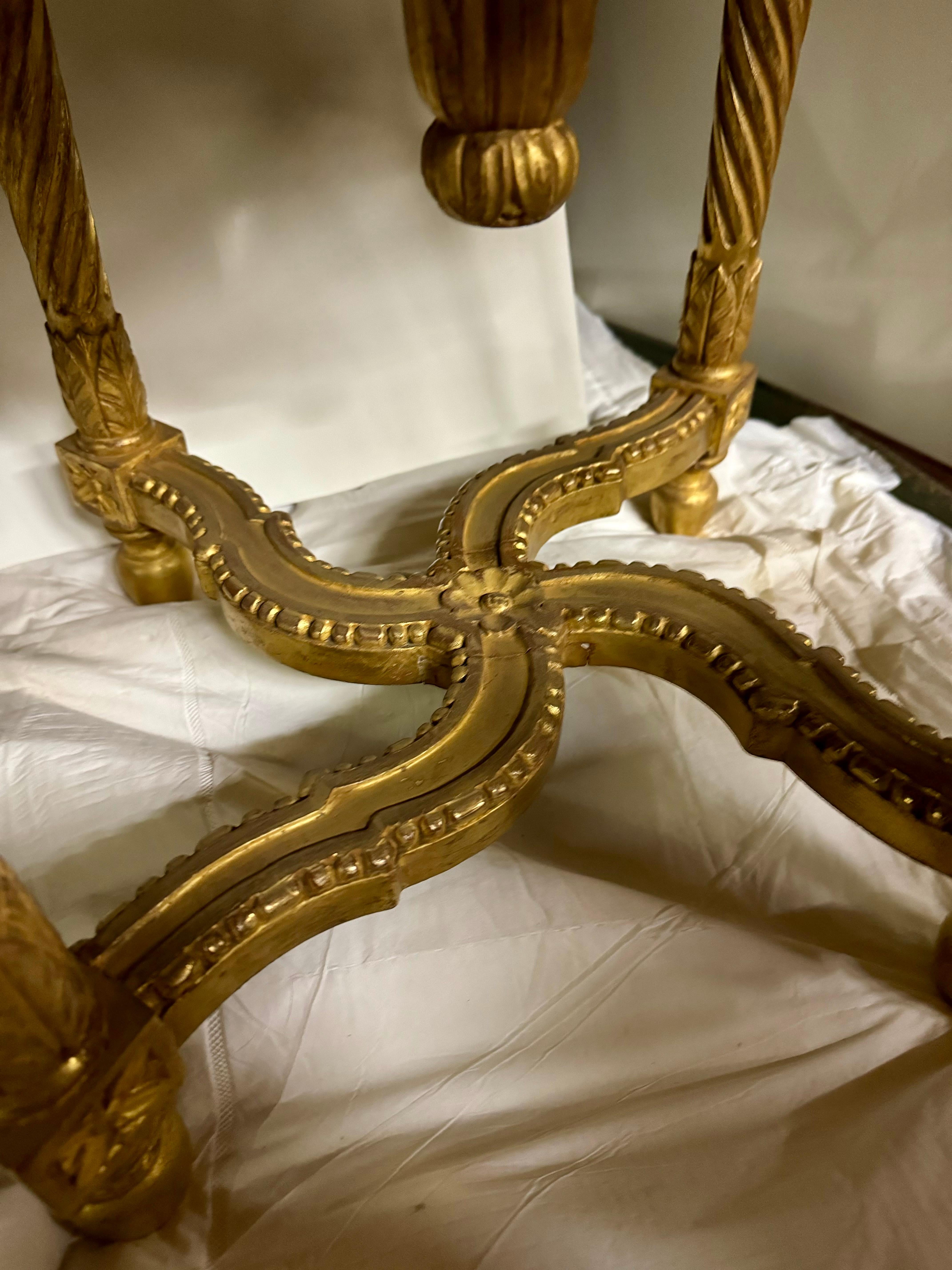 Exceptionnels fauteuils en bois doré pour piano Bon état - En vente à Los Angeles, CA