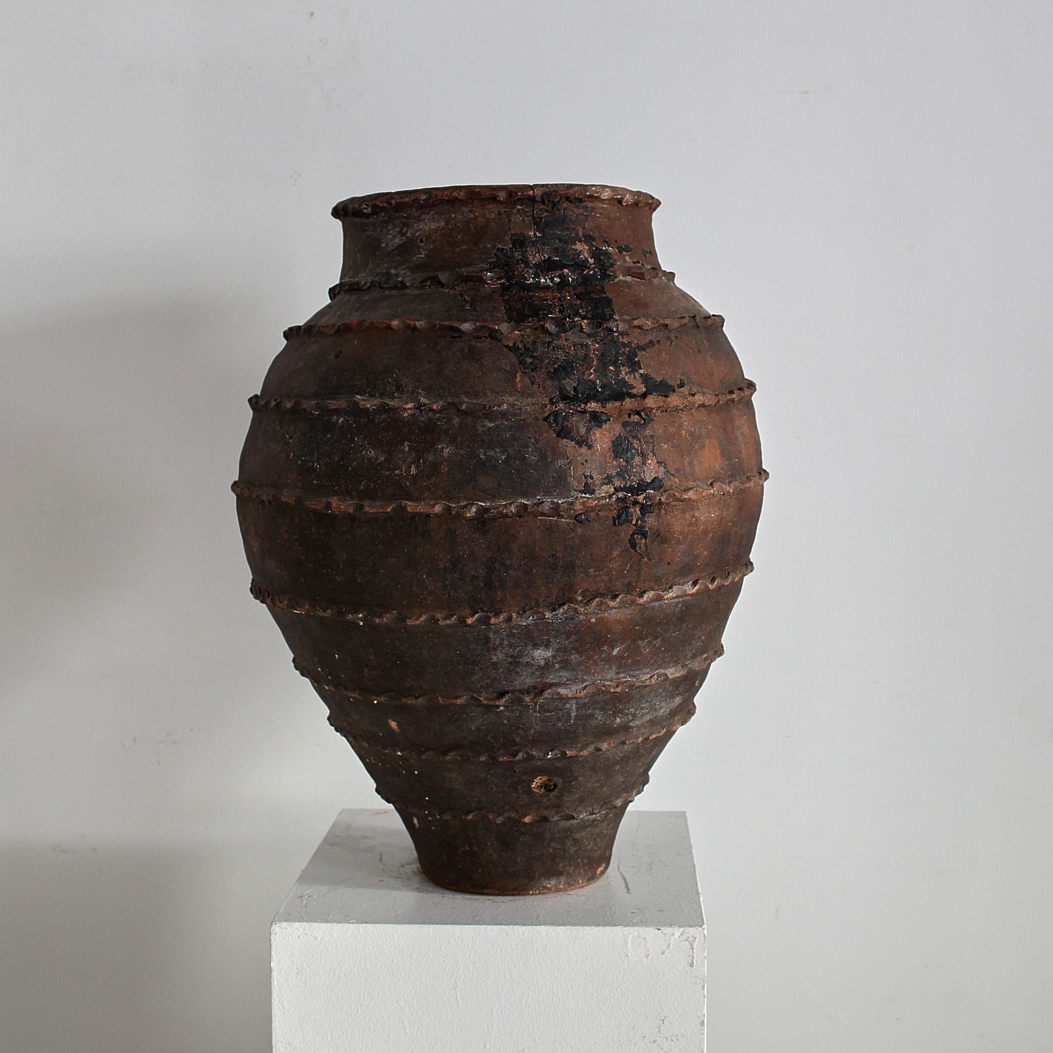 Exceptionnel grand récipient portugais primitif Wabi Sabi en terre cuite du 18ème siècle en vente 3