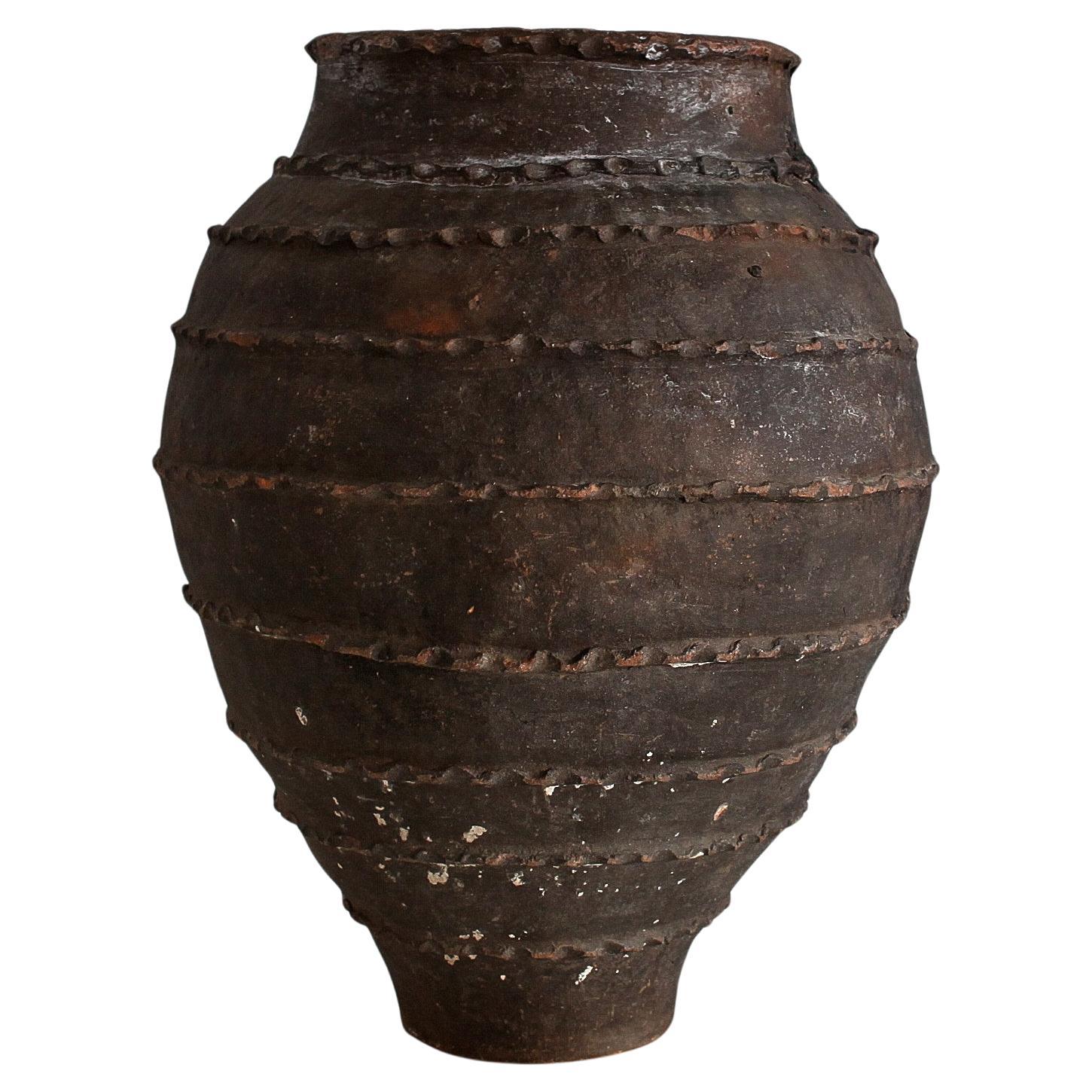 Eccezionale vaso portoghese primitivo Wabi Sabi di grandi dimensioni in terracotta del 18° C.