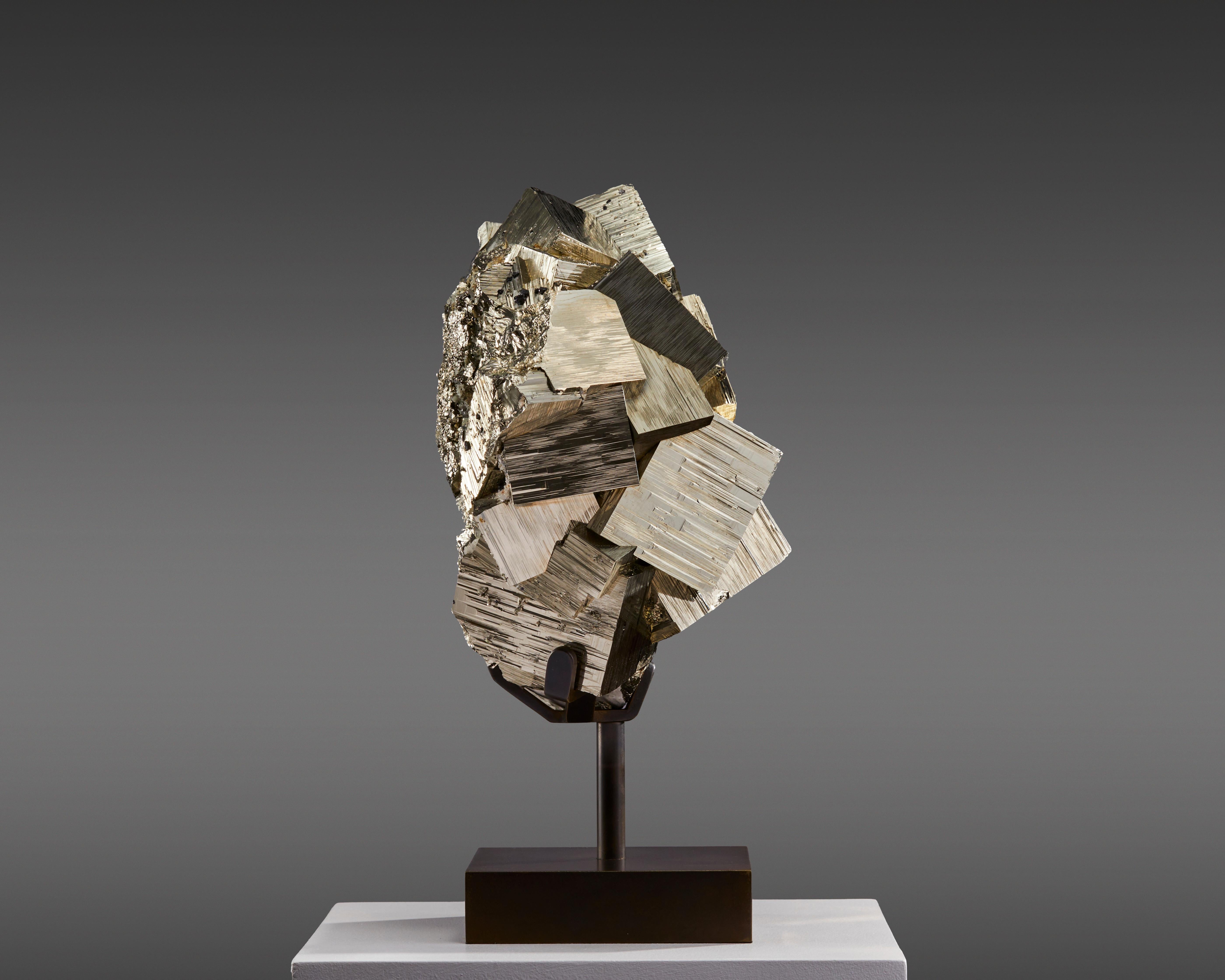 XVIIIe siècle et antérieur Exceptionnelle pyrite avec calcite en vente