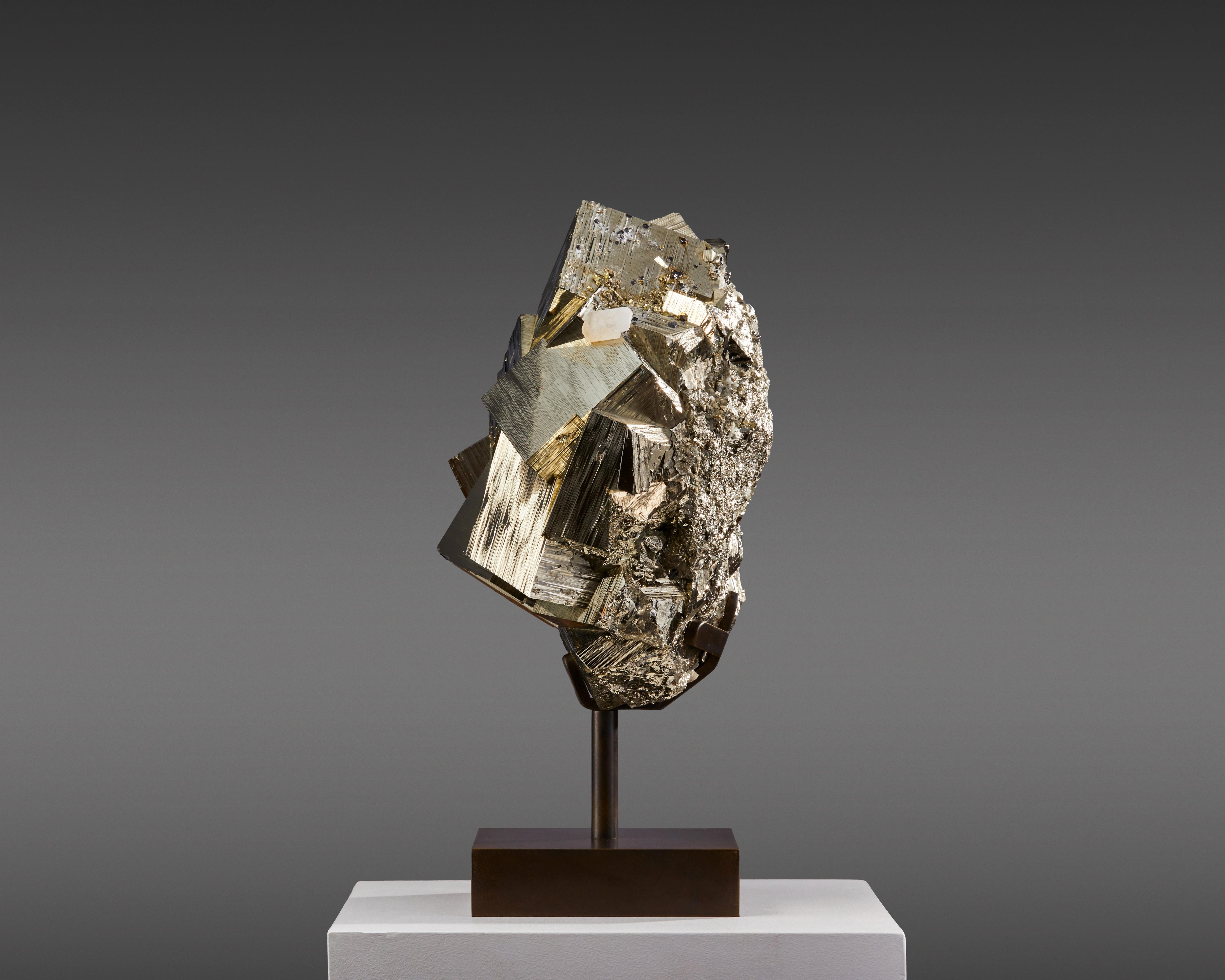 Exceptionnelle pyrite avec calcite en vente 1