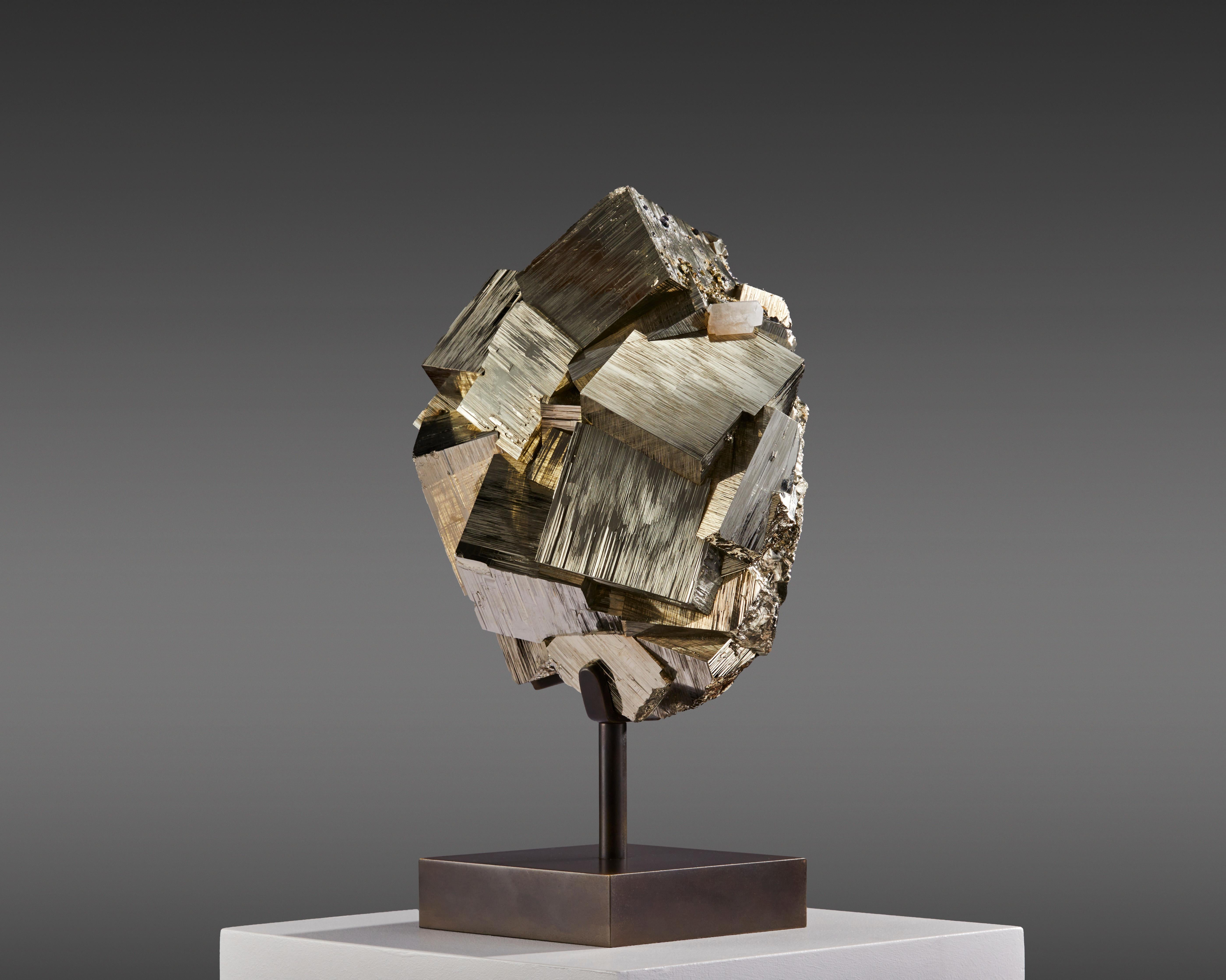 Exceptionnelle pyrite avec calcite en vente 2