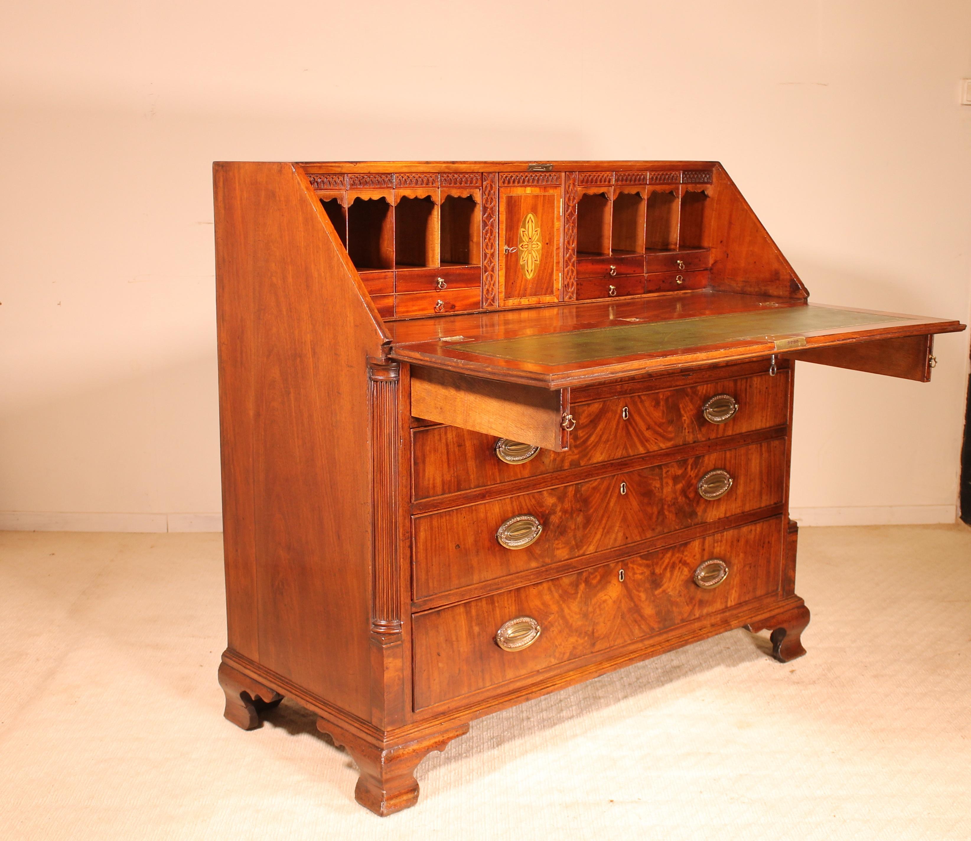 Exceptional Quality 18th Century Mahogany Georgian Bureau or Secretaire In Good Condition In Brussels, Brussels