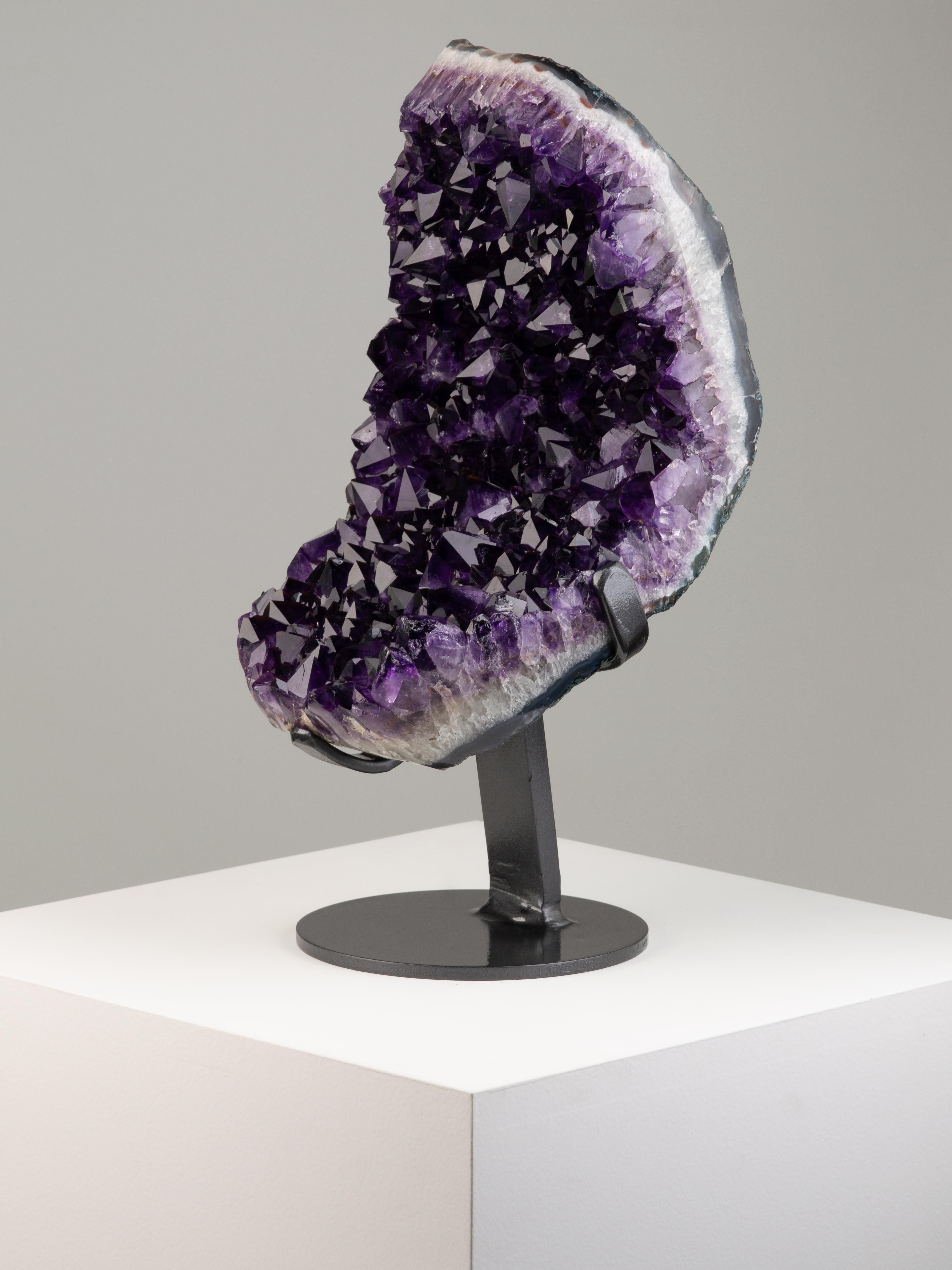 Exceptional Quality Amethyst in a Jaw like Formation In Excellent Condition For Sale In London, GB