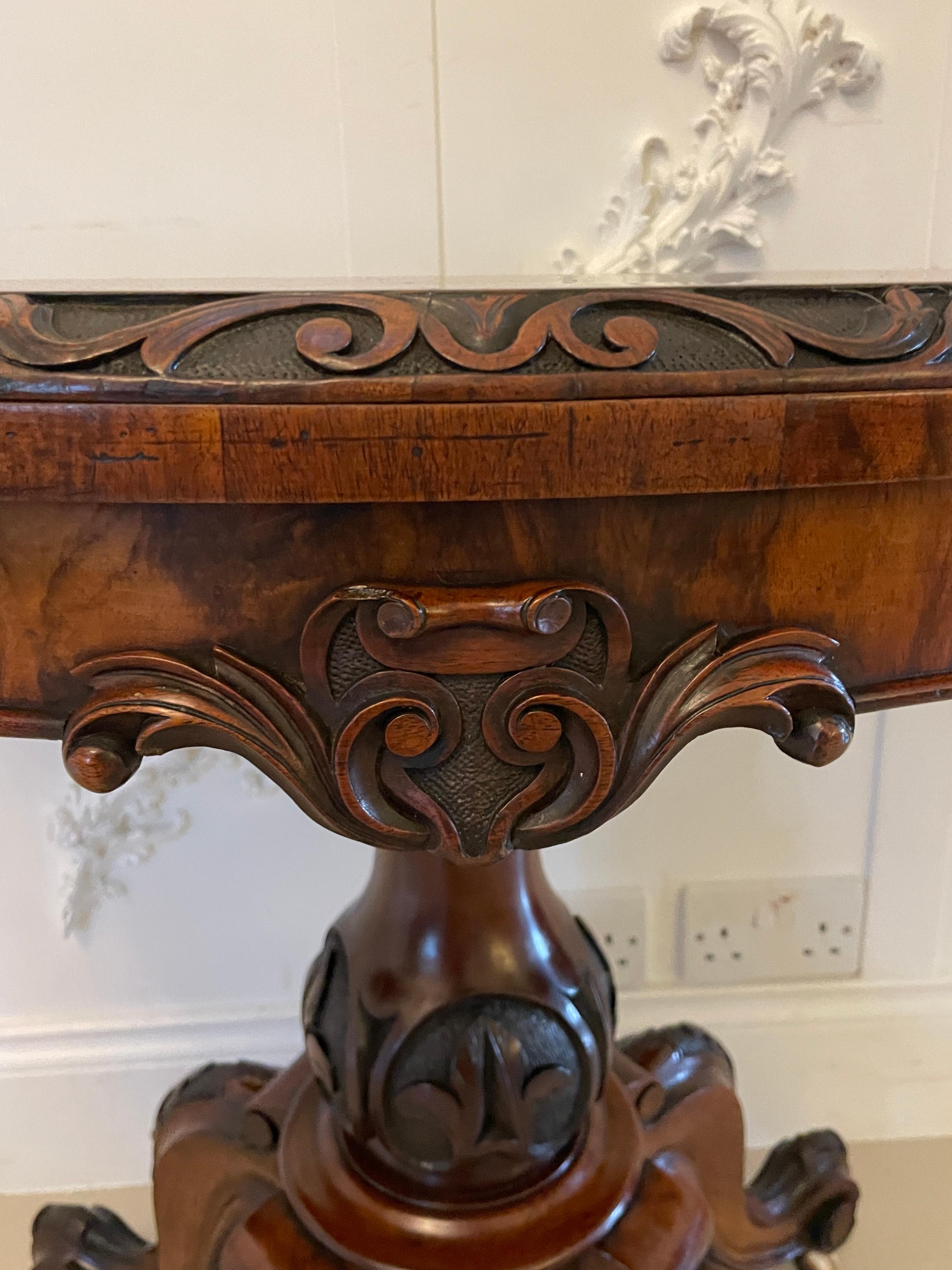 Table console ancienne de qualité exceptionnelle en ronce de noyer incrustée de marqueterie florale en vente 8