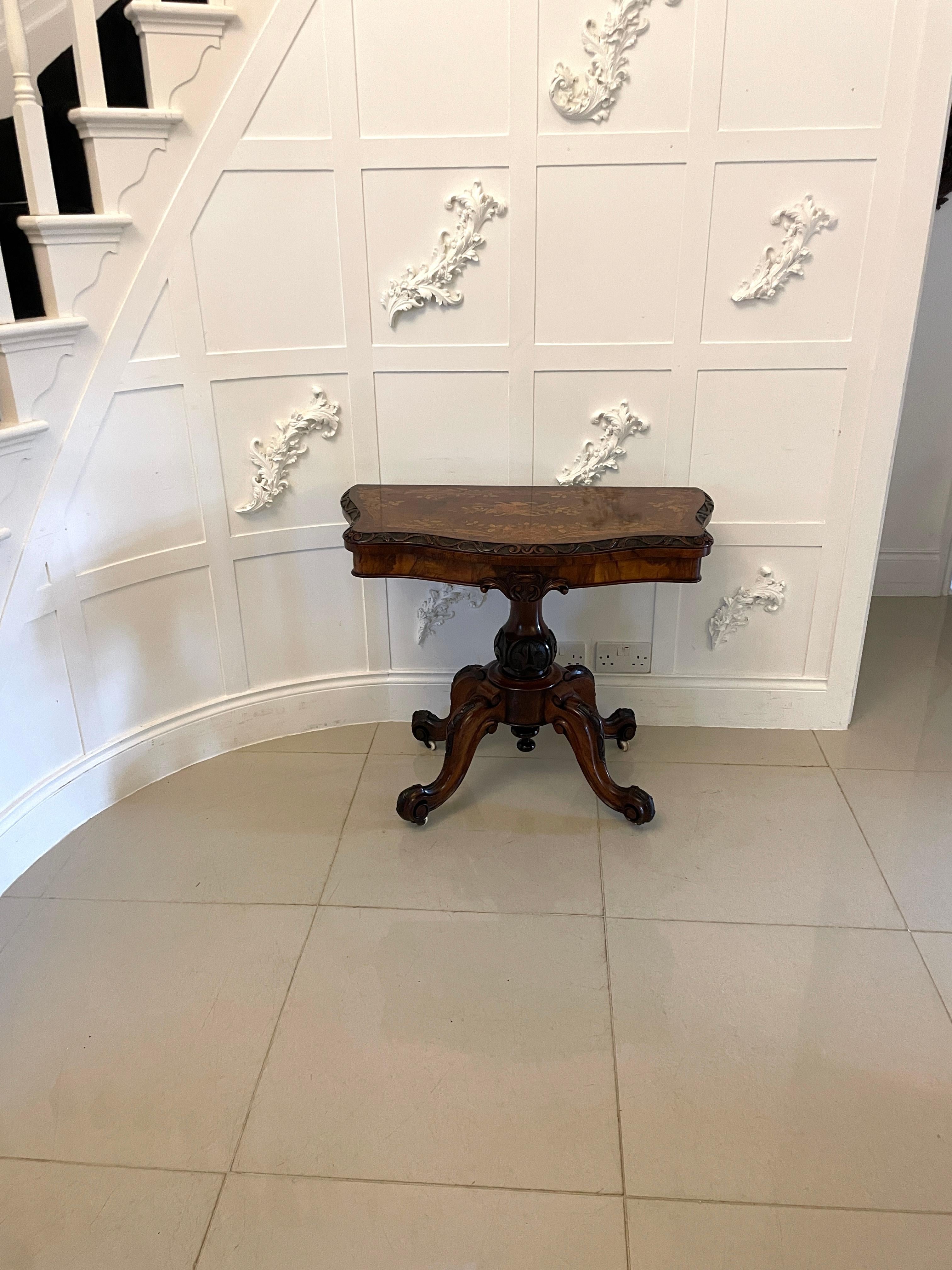 Table console ancienne de qualité exceptionnelle en ronce de noyer incrustée de marqueterie florale en vente 11