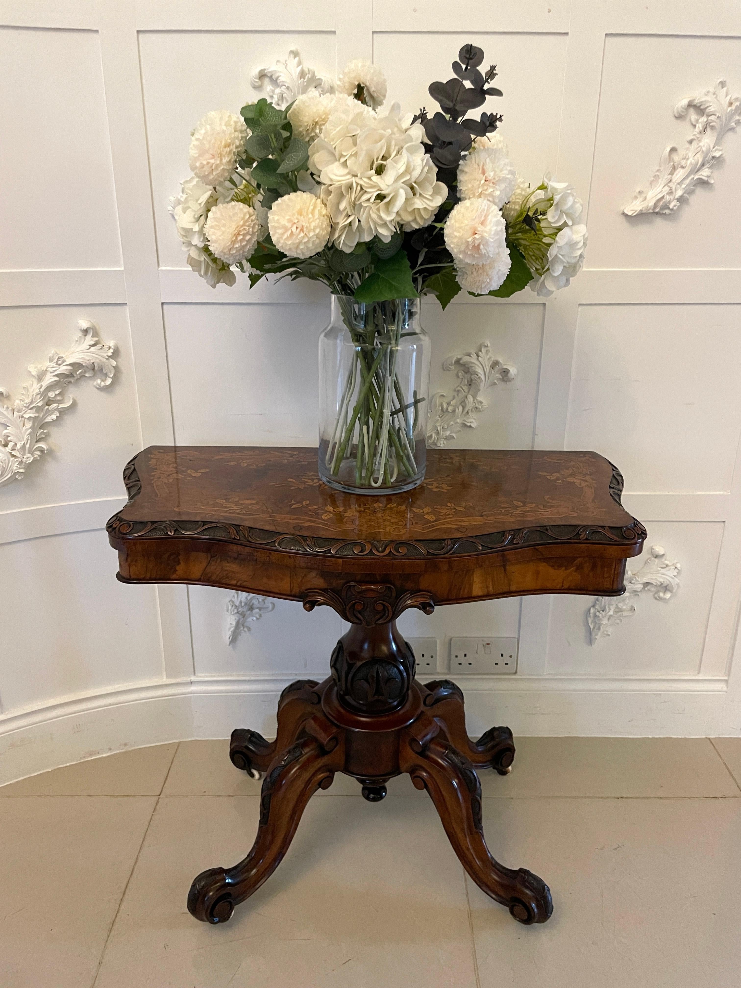 Victorien Table console ancienne de qualité exceptionnelle en ronce de noyer incrustée de marqueterie florale en vente
