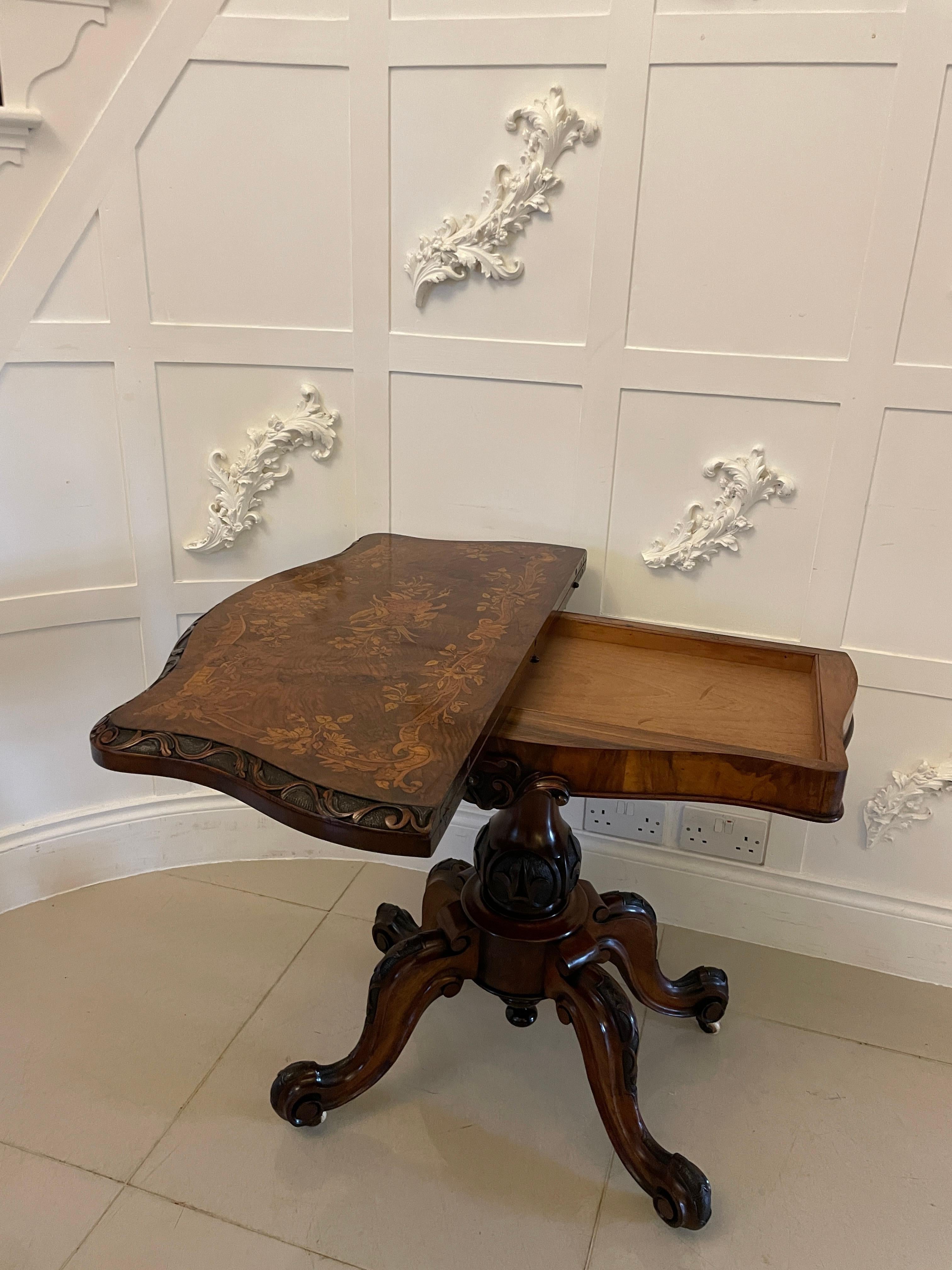 Table console ancienne de qualité exceptionnelle en ronce de noyer incrustée de marqueterie florale Bon état - En vente à Suffolk, GB