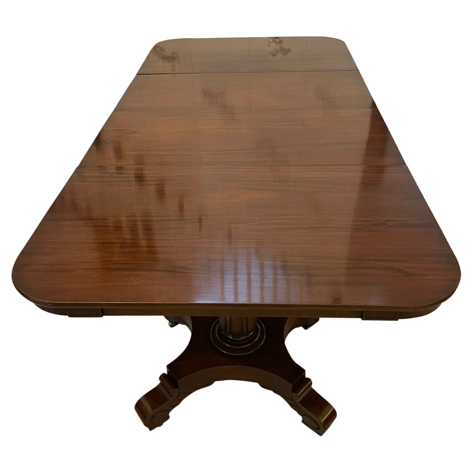 Exceptional Quality Antique Figured Mahogany Triple Pedestal 10/12 Seater For Sale