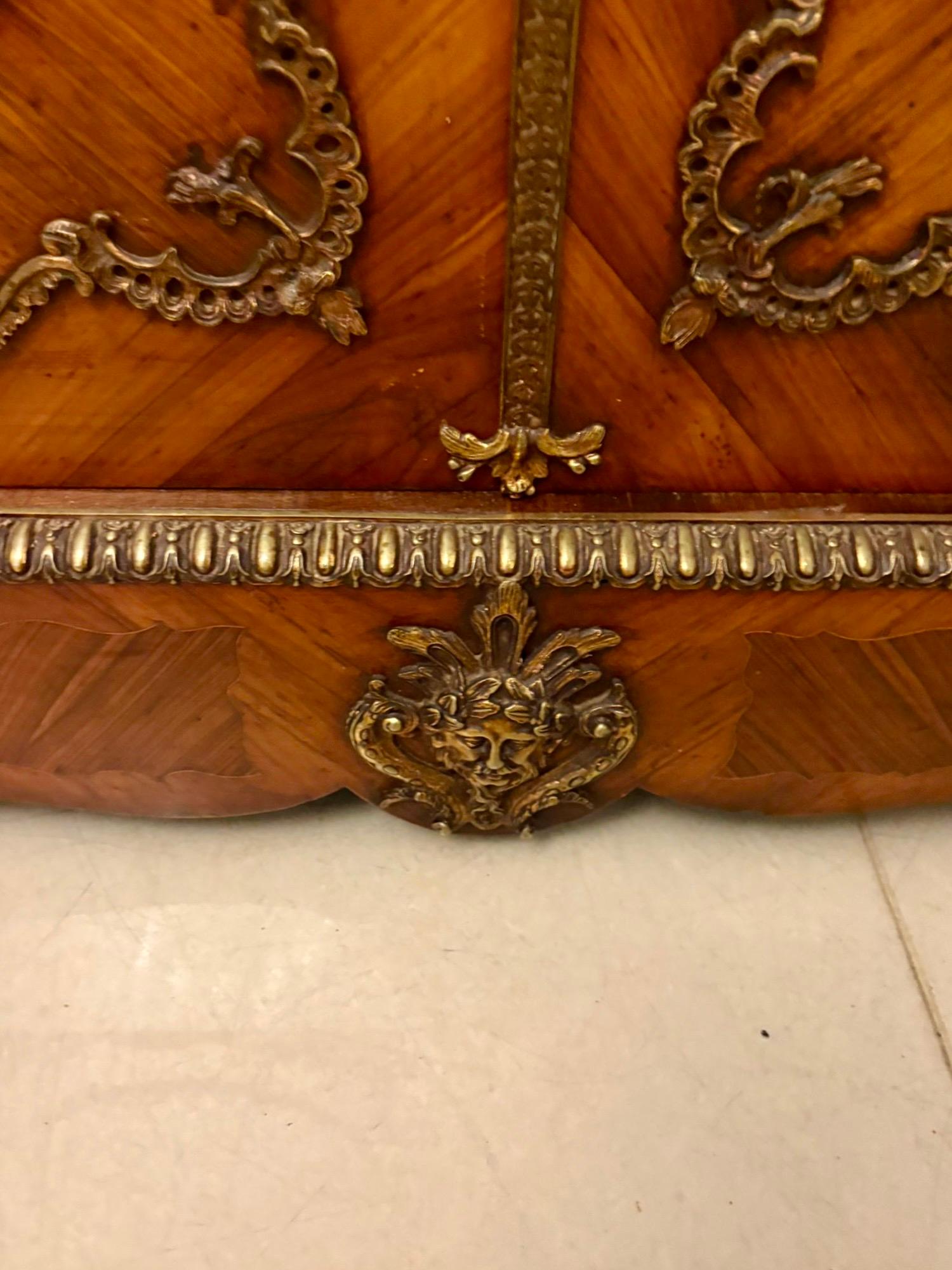 Armario auxiliar de mármol estilo Luis XVI Antique French de calidad excepcional Mármol en venta