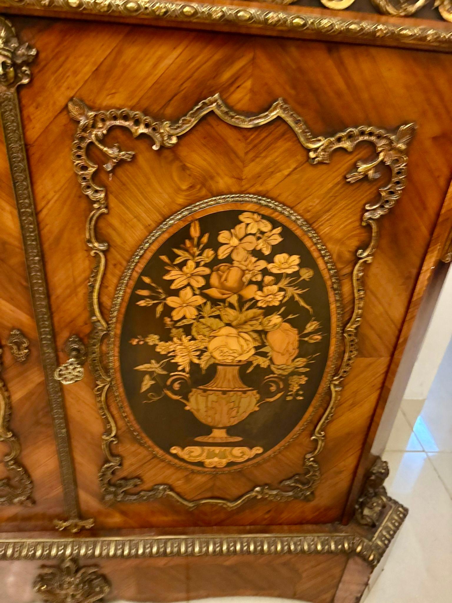 Armario auxiliar de mármol estilo Luis XVI Antique French de calidad excepcional en venta 3