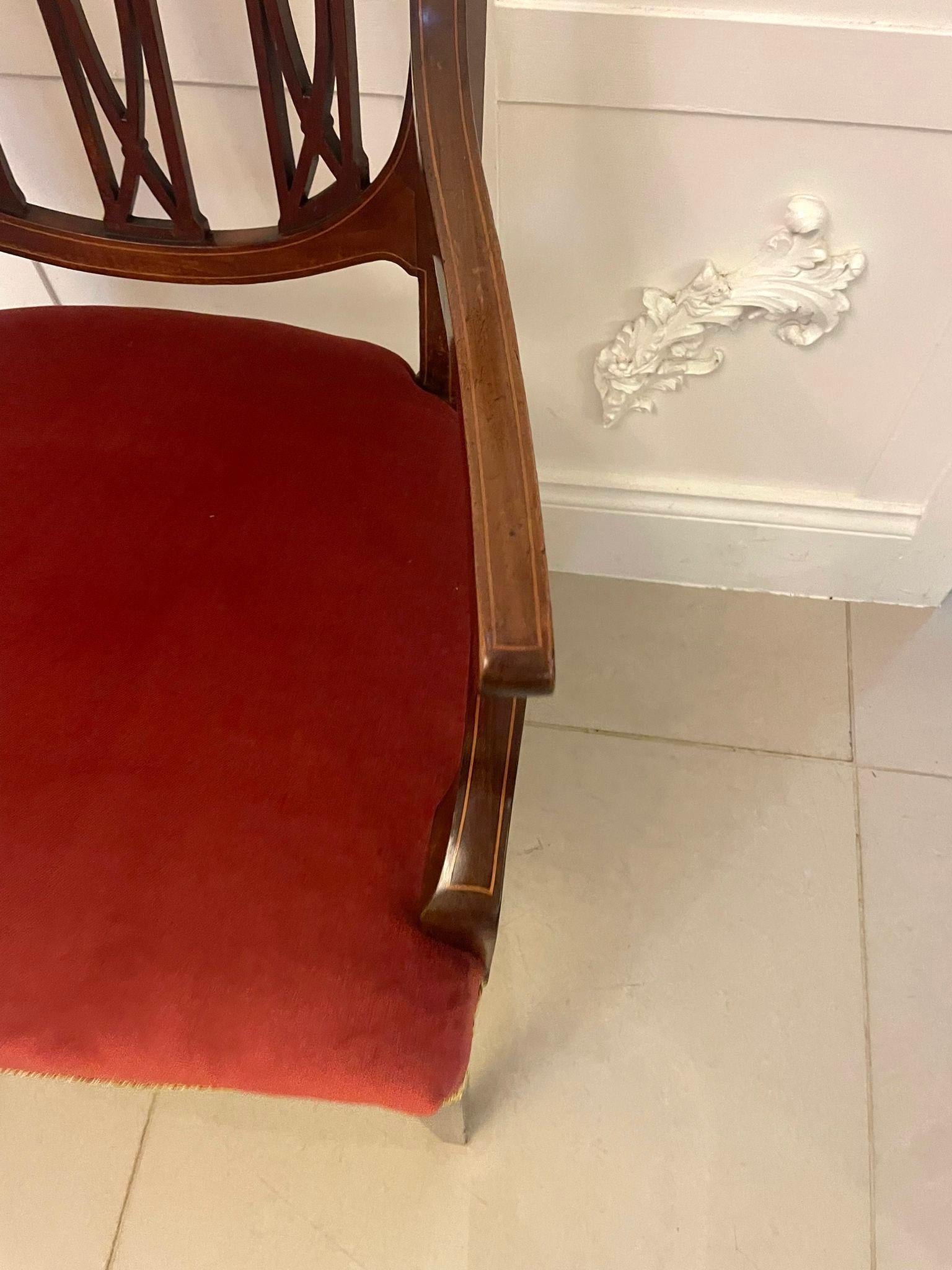 Vittoriano Set antico di otto sedie da pranzo in mogano intarsiato di qualità eccezionale in vendita