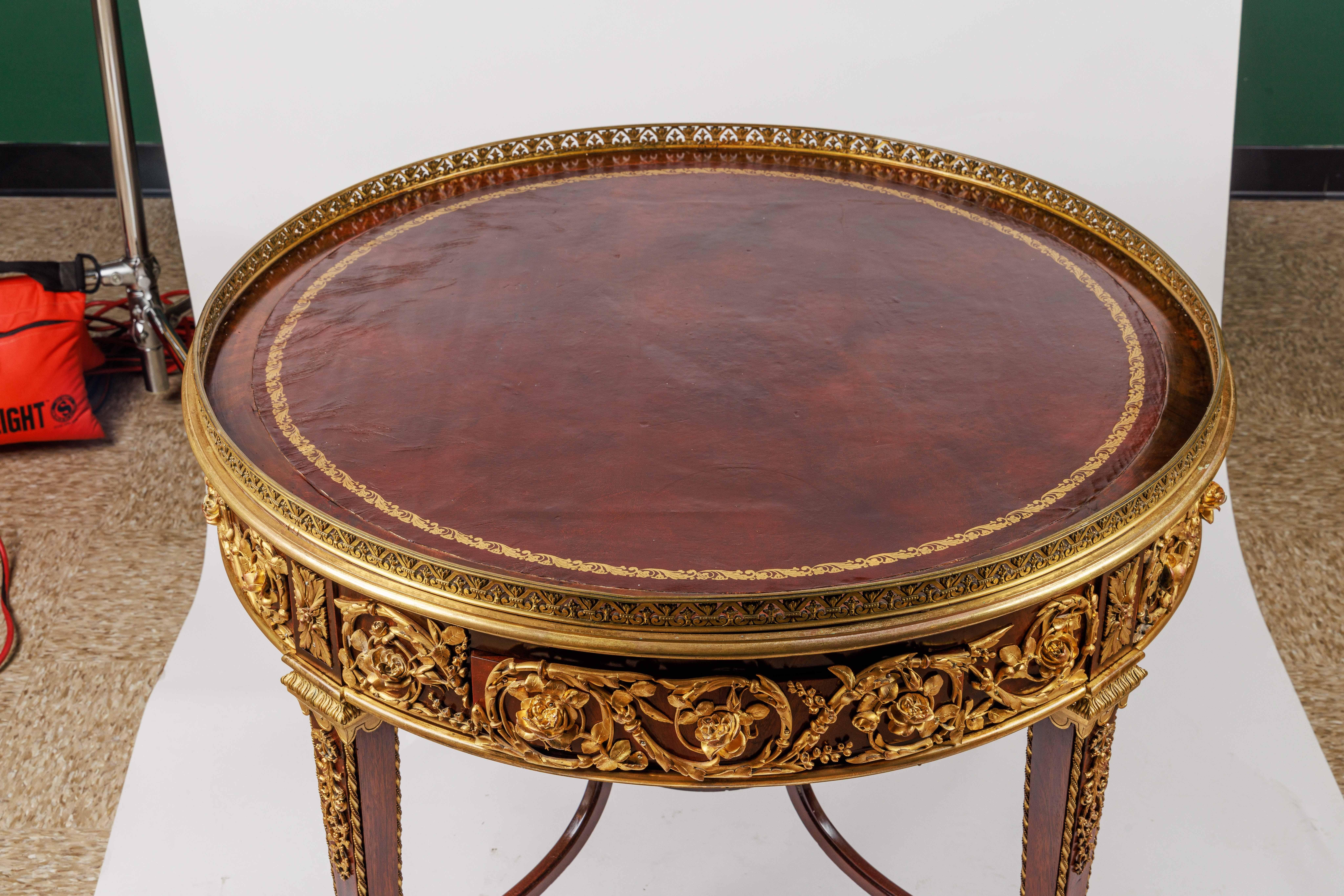 Exceptional Quality French Ormolu-Mounted Mahogany Center Table, Attrib F. Linke In Good Condition For Sale In New York, NY