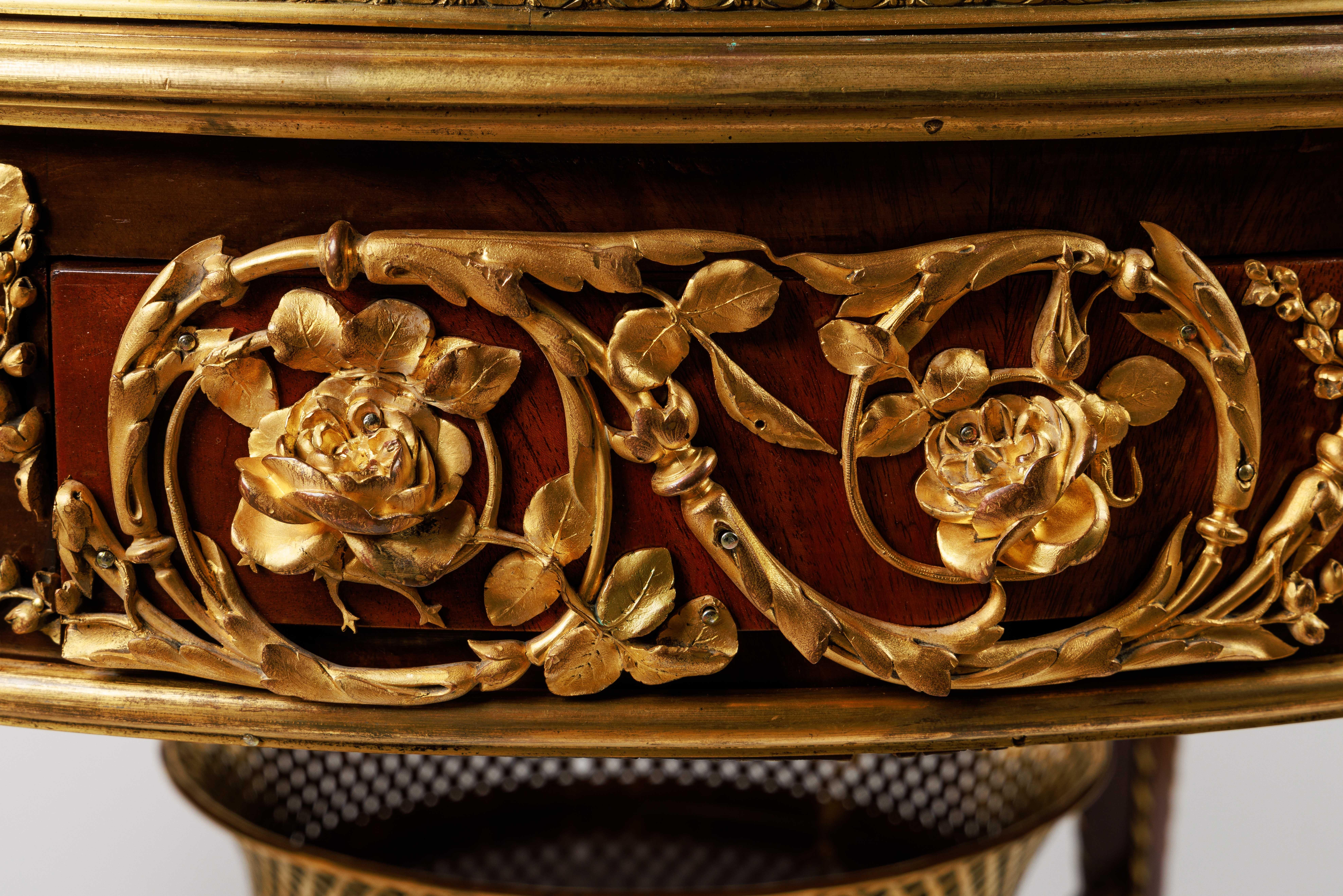 Exceptional Quality French Ormolu-Mounted Mahogany Center Table, Attrib F. Linke For Sale 1