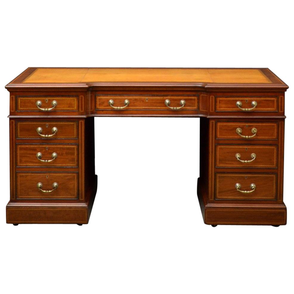 Exceptional Quality Late Victorian Maple & Co. Mahogany Desk