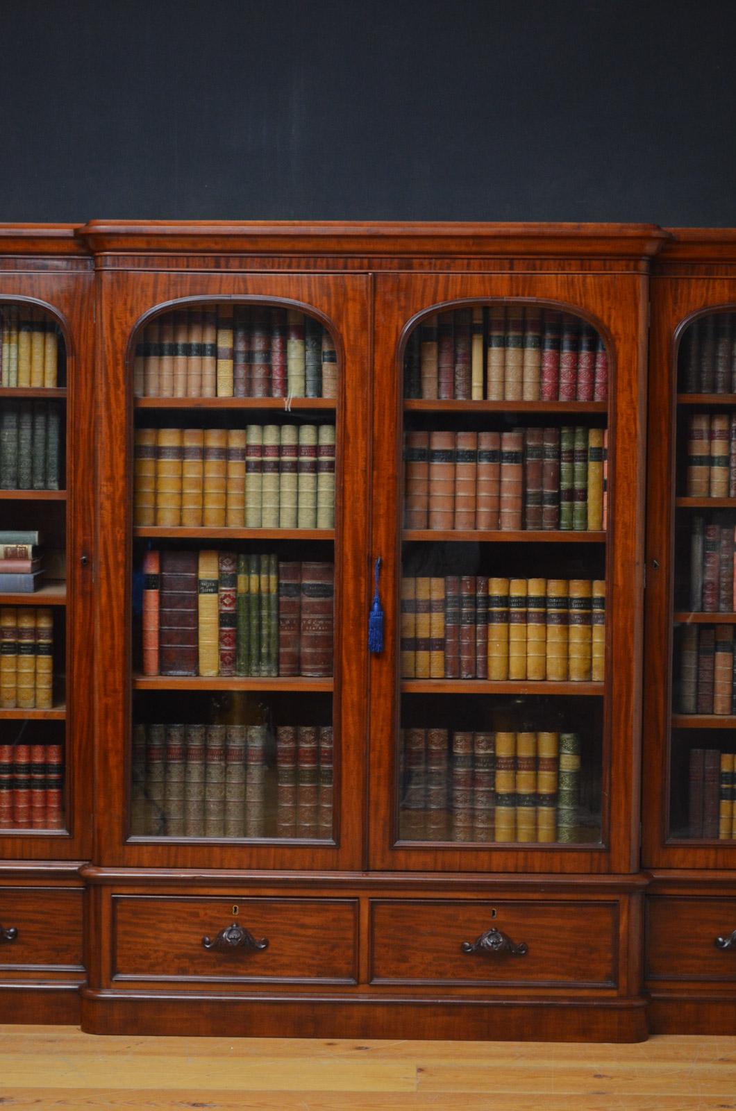 Exceptional Quality Victorian Bookcase In Good Condition In Whaley Bridge, GB