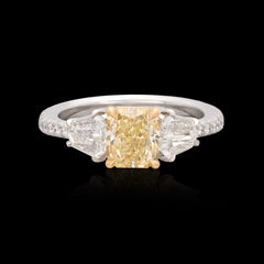Excepcional Anillo de Diamantes Amarillos de Corte Radiante