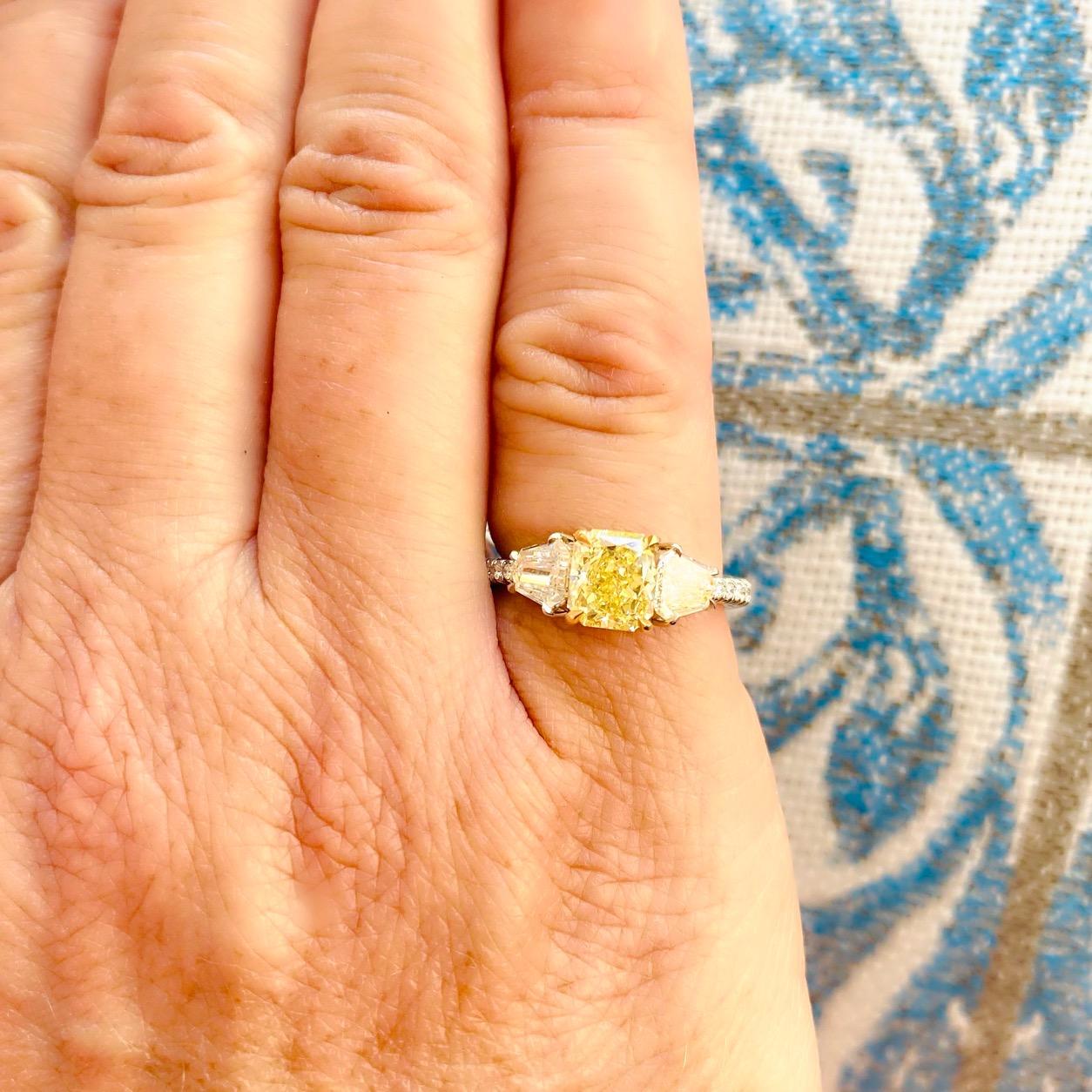 Exceptional Radiant Cut Yellow Diamond Ring In Excellent Condition For Sale In San Francisco, CA