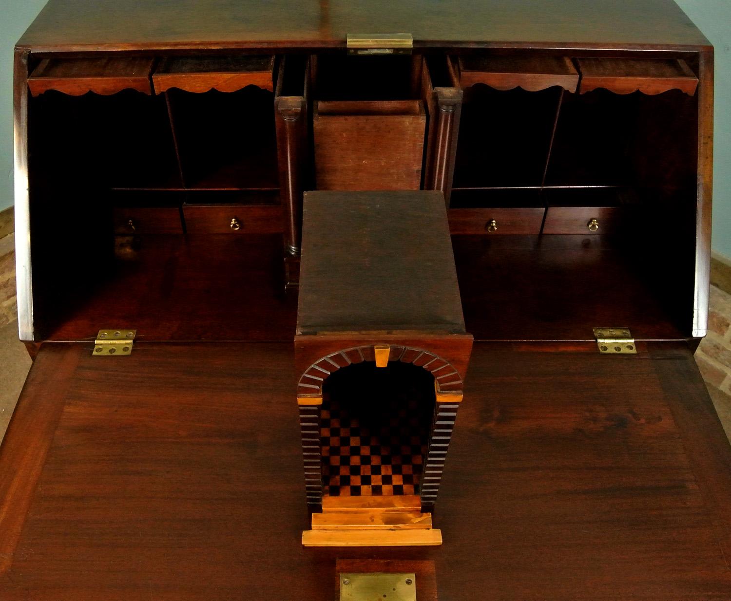 Exceptionnel bureau en bois de padouk rare et raffiné de style Chippendale, vers 1780 en vente 2