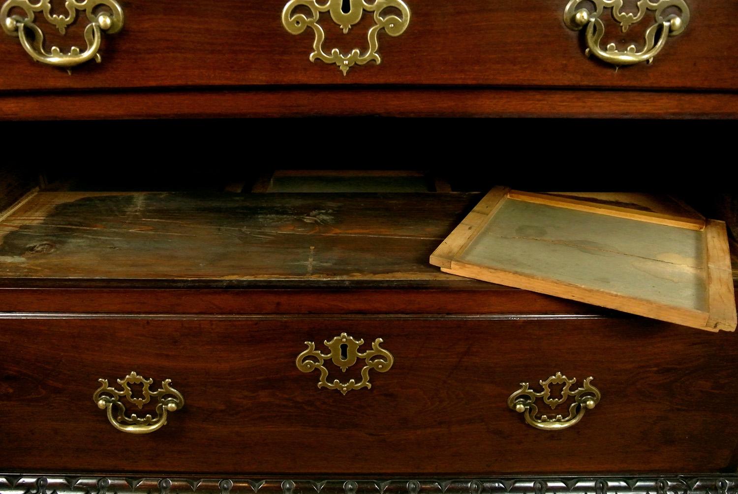 Außergewöhnliches seltenes und feines Padouk-Holz-Büro in Chippendale-Manier, um 1780 im Angebot 4