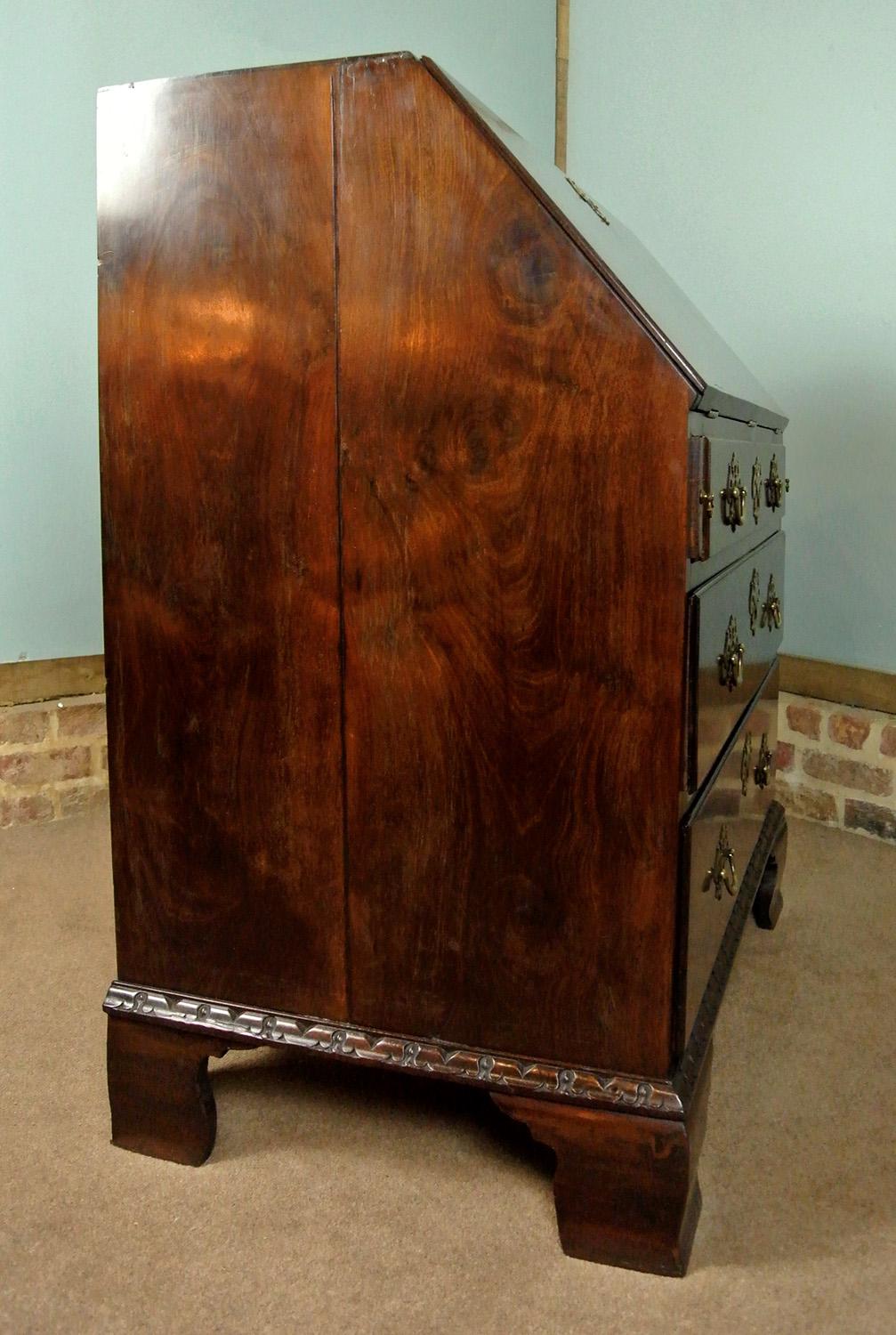 Exceptional Rare and Fine Padouk Wood Bureau in the Chippendale Manner, c. 1780 For Sale 5