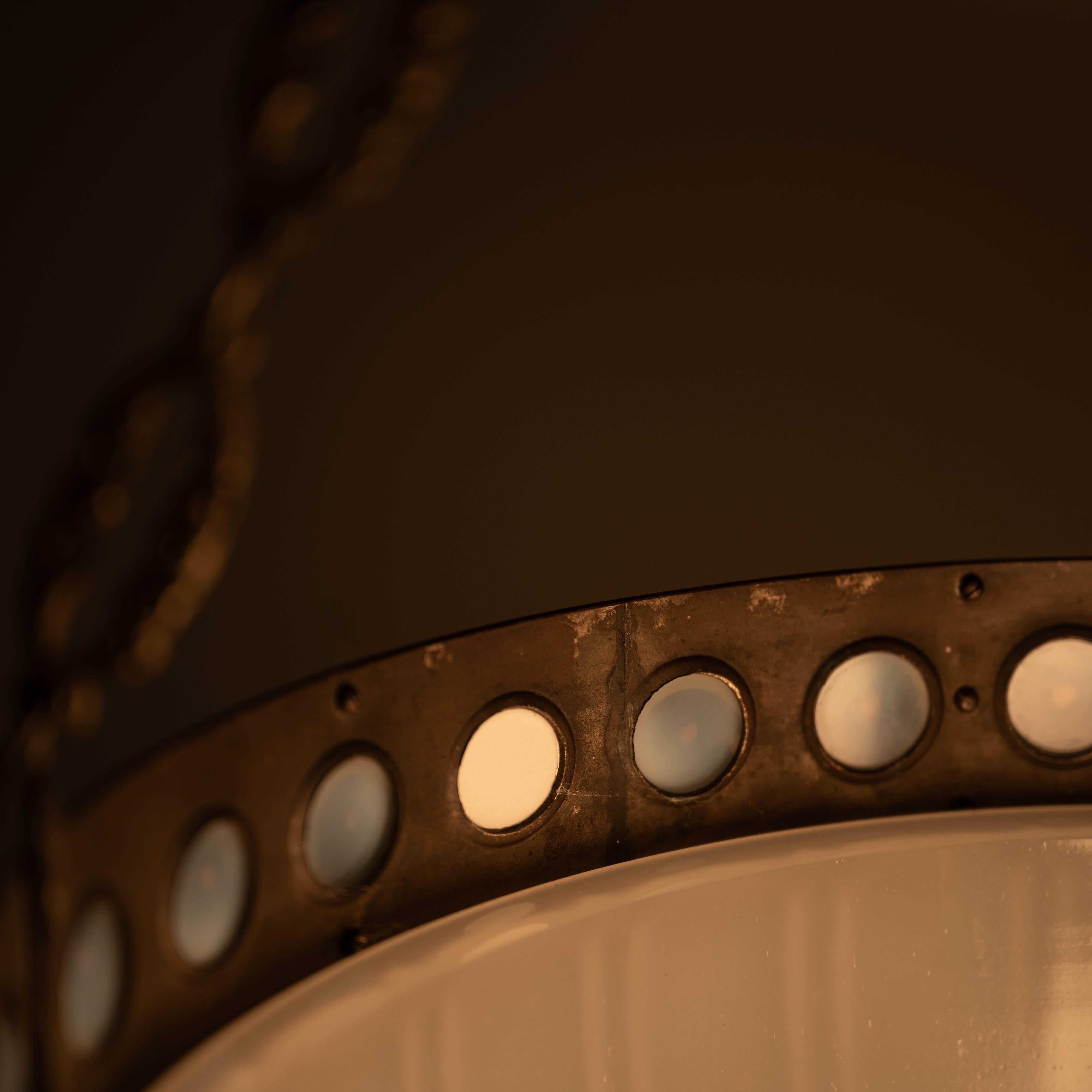 Eccezionale e raro Plafonnier di pietra di luna in uno speciale anello decorativo in ottone dorato in vendita 8