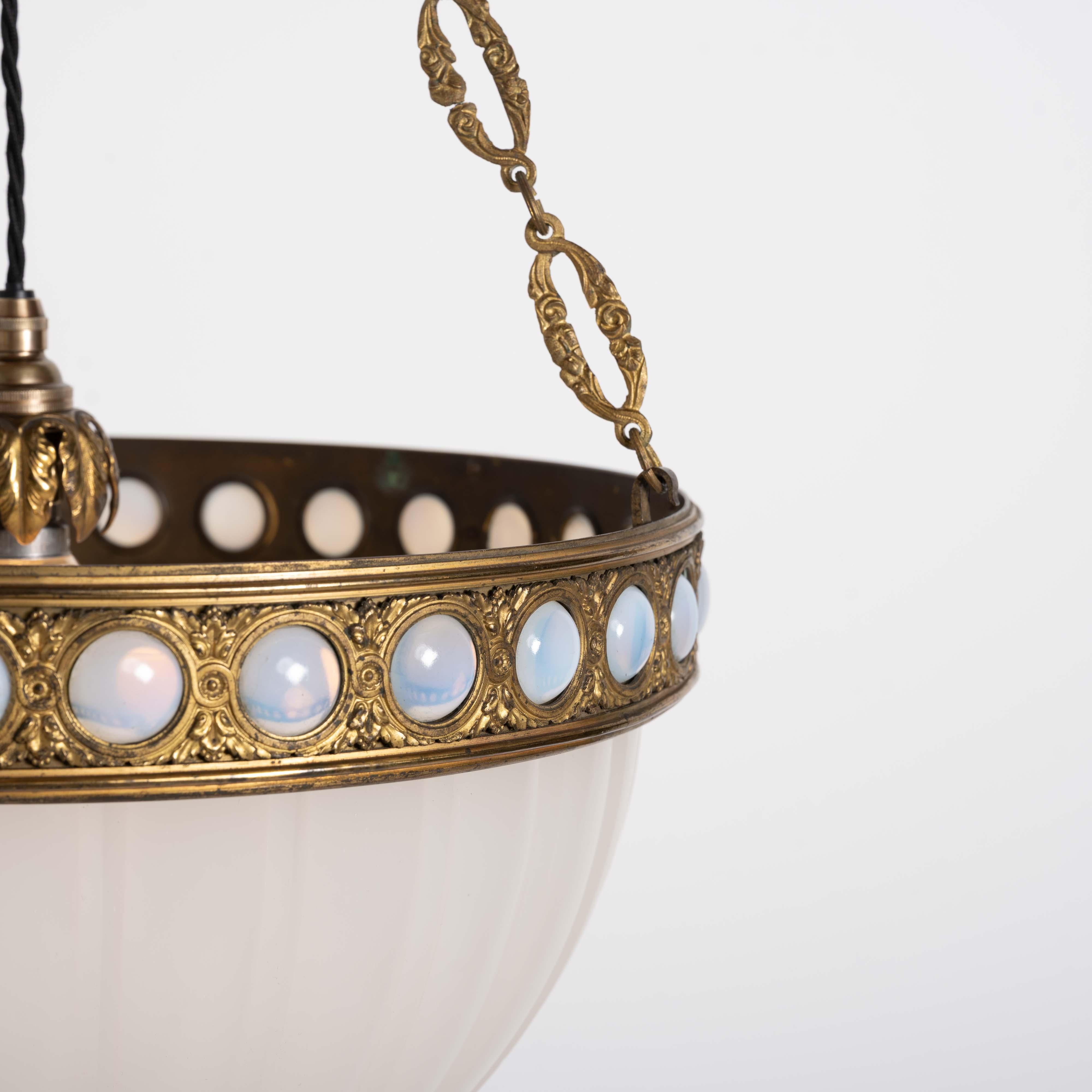 Eccezionale e raro Plafonnier di pietra di luna in uno speciale anello decorativo in ottone dorato in vendita 9