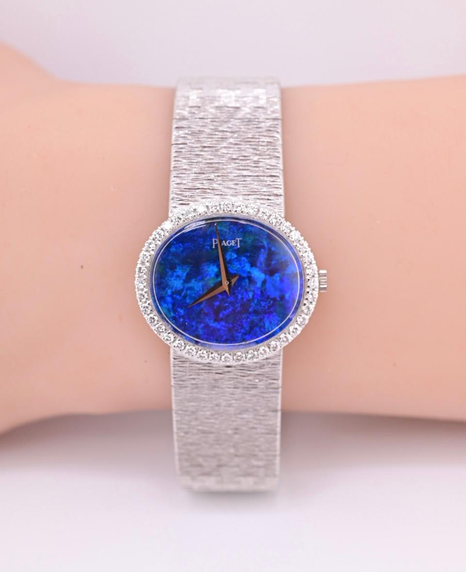
This Piaget wristwatch for women features a stunning dark opal dial pattern that is sure to catch the eye. The analog display adds a classic touch to this elegant timepiece. This watch comes with its original box and papers, making it a great