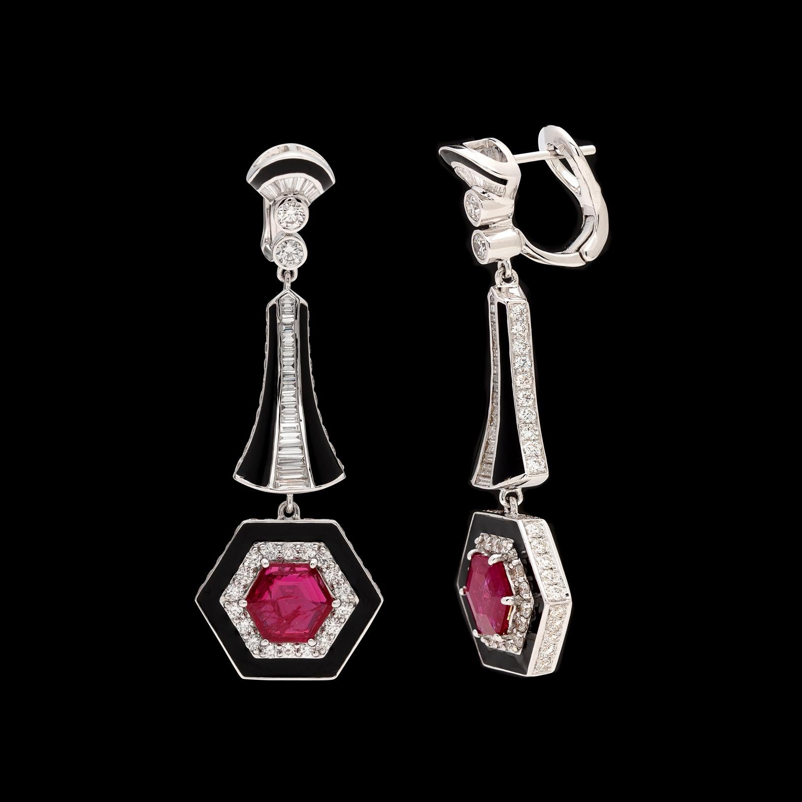 Taille octogone Boucles d'oreilles en goutte en rubis rouge, diamants et émail en vente