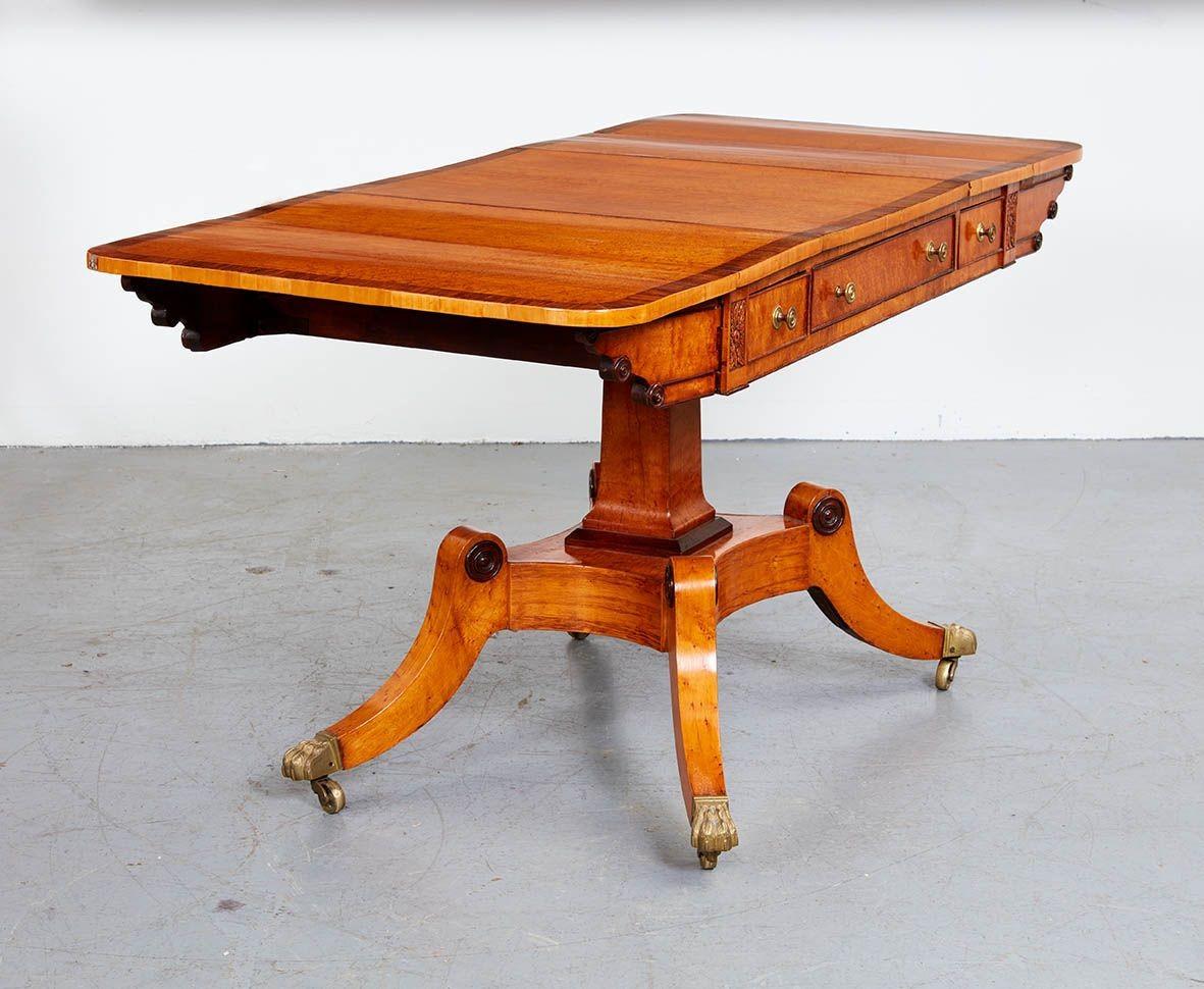 Exceptionnelle table à jeux en érable moucheté Regency en vente 7
