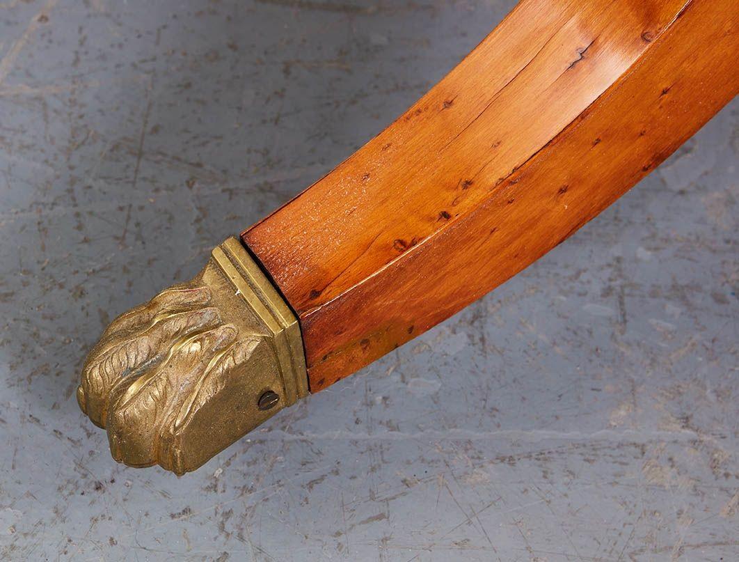 Exceptionnelle table à jeux en érable moucheté Regency en vente 13